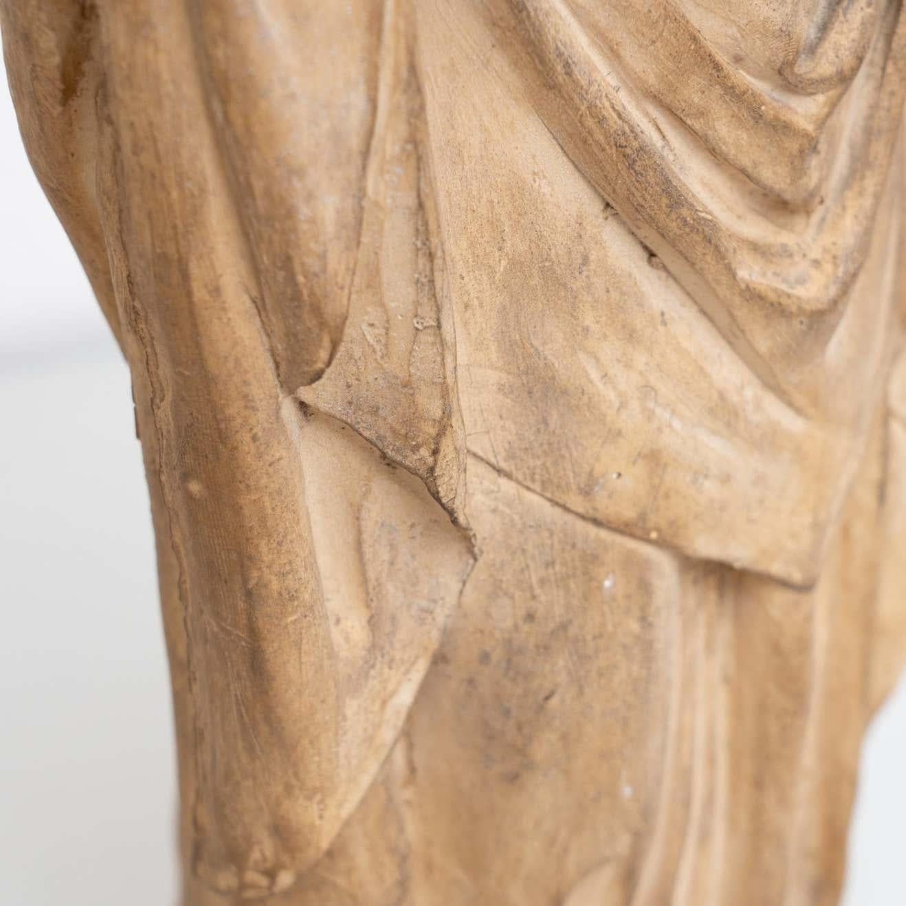 Figure traditionnelle vierge en plâtre, vers 1950 en vente 10