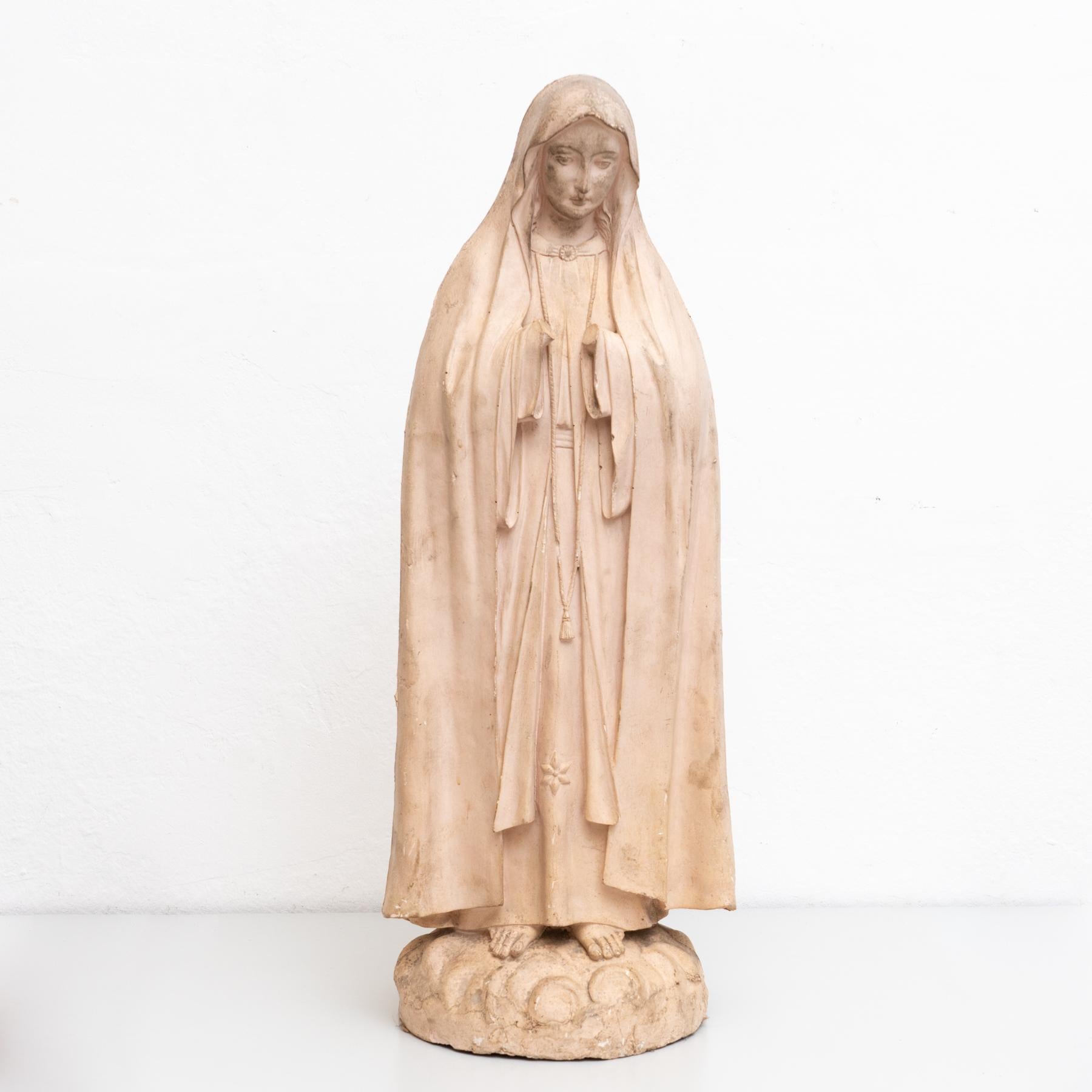 Traditionelle Jungfrauenfigur aus Gips, um 1950 (Moderne) im Angebot