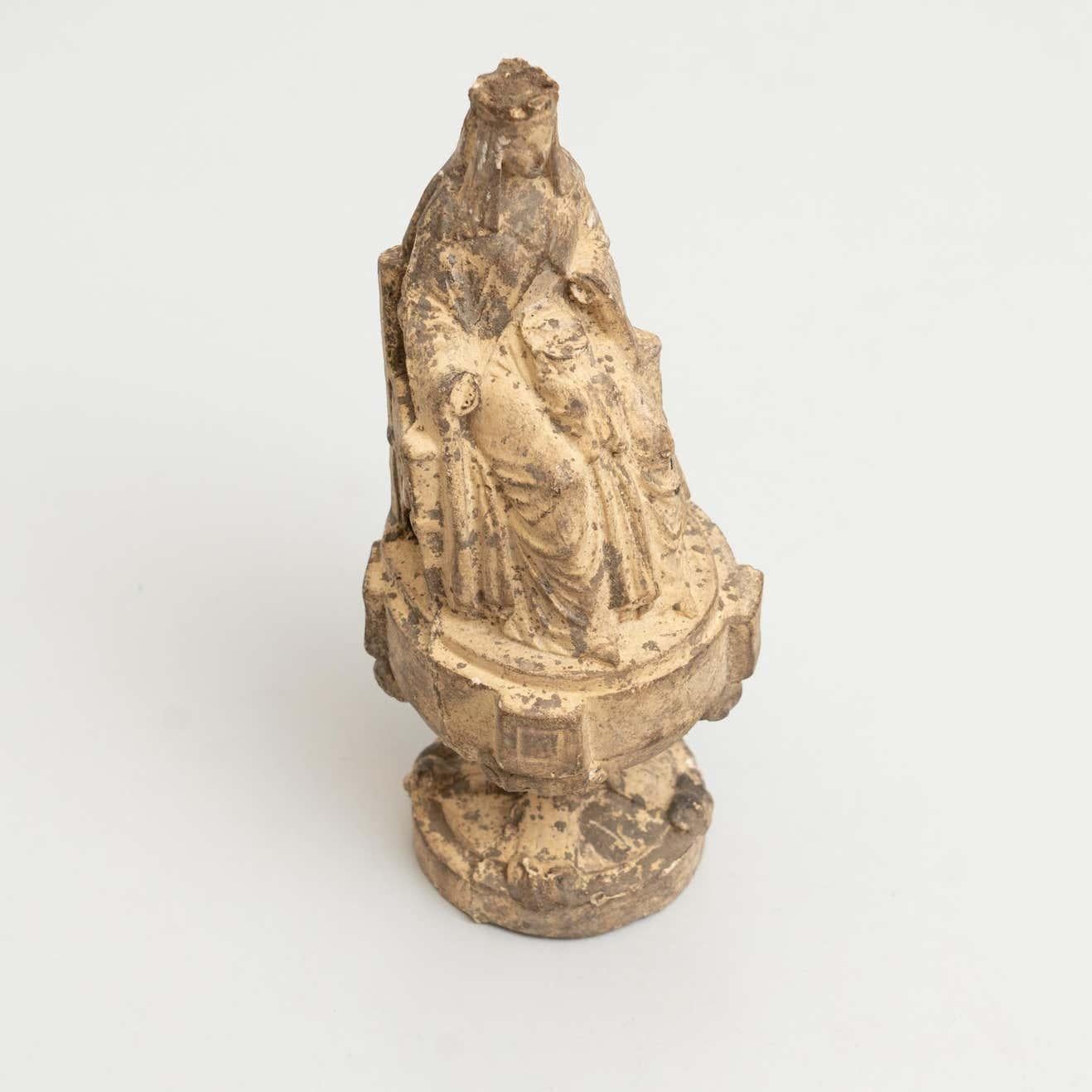 Plaster Virgin Traditional Figure, circa 1950 In Good Condition For Sale In Barcelona, ES
