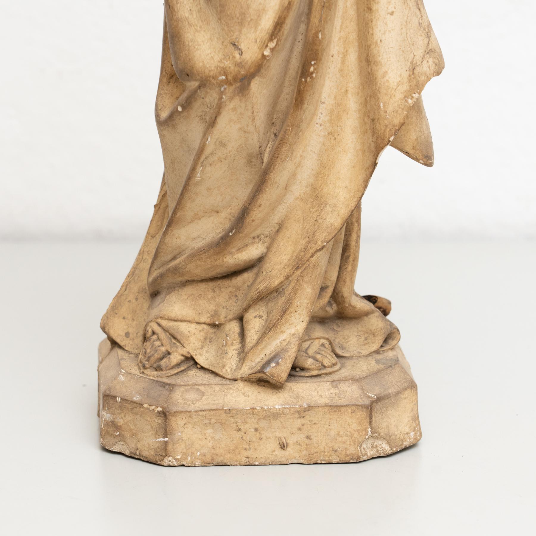 Plaster Virgin Traditional Figure, circa 1950 In Good Condition For Sale In Barcelona, ES