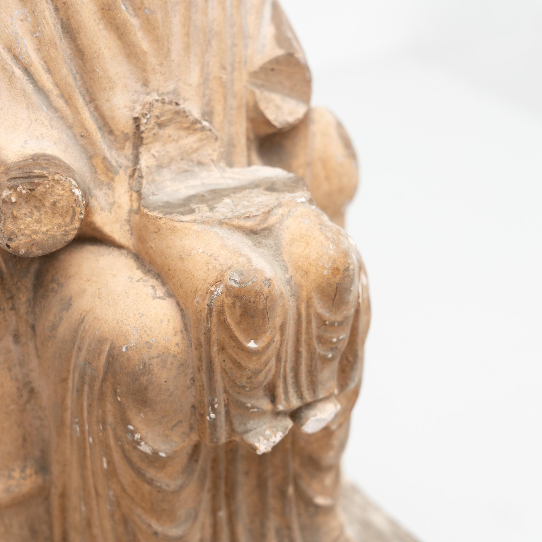 Vierge traditionnelle en plâtre, vers 1950 Bon état - En vente à Barcelona, ES