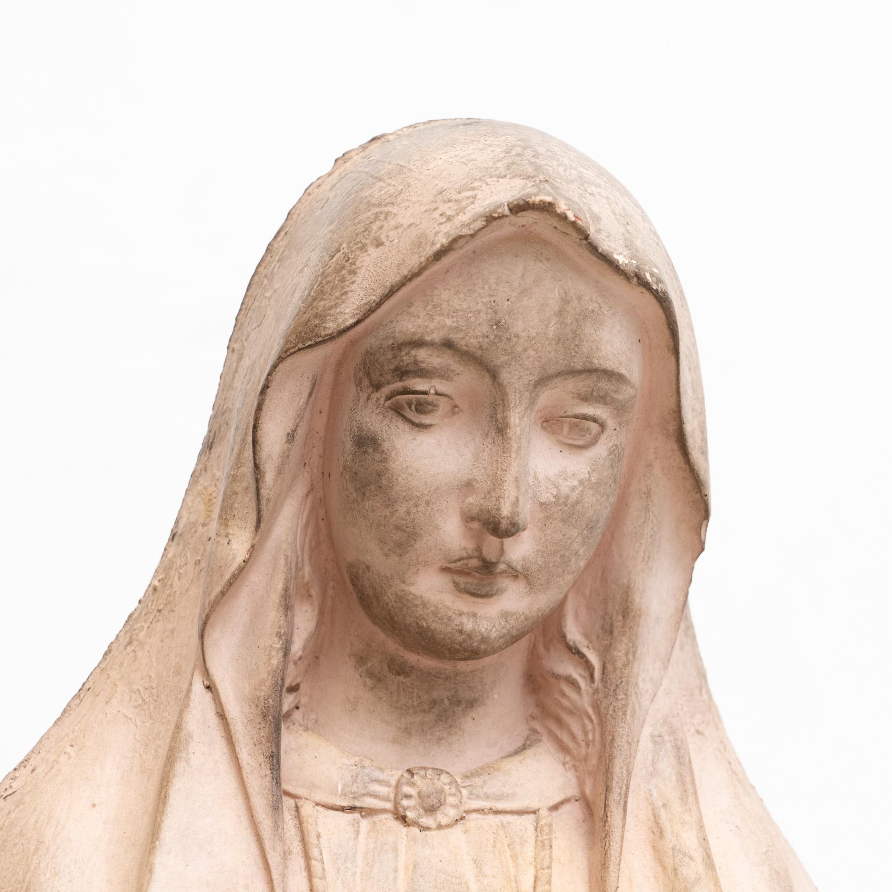 Traditionelle Jungfrauenfigur aus Gips, um 1950 (Mitte des 20. Jahrhunderts) im Angebot
