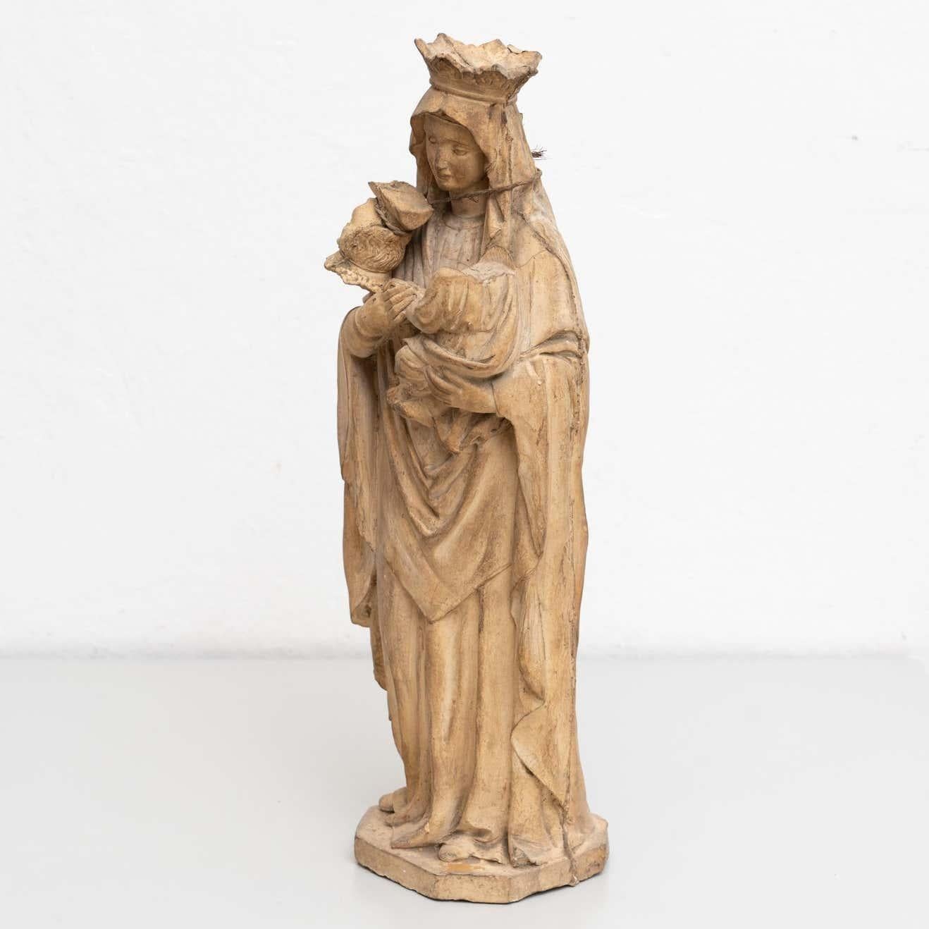 Figure traditionnelle vierge en plâtre, vers 1950 en vente 2