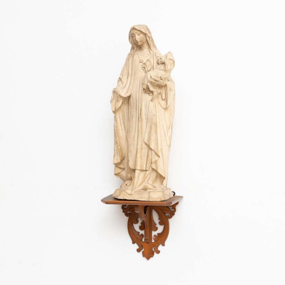 Plaster Virgin Traditional Figure in a Wooden Altar, circa 1940 For Sale 8