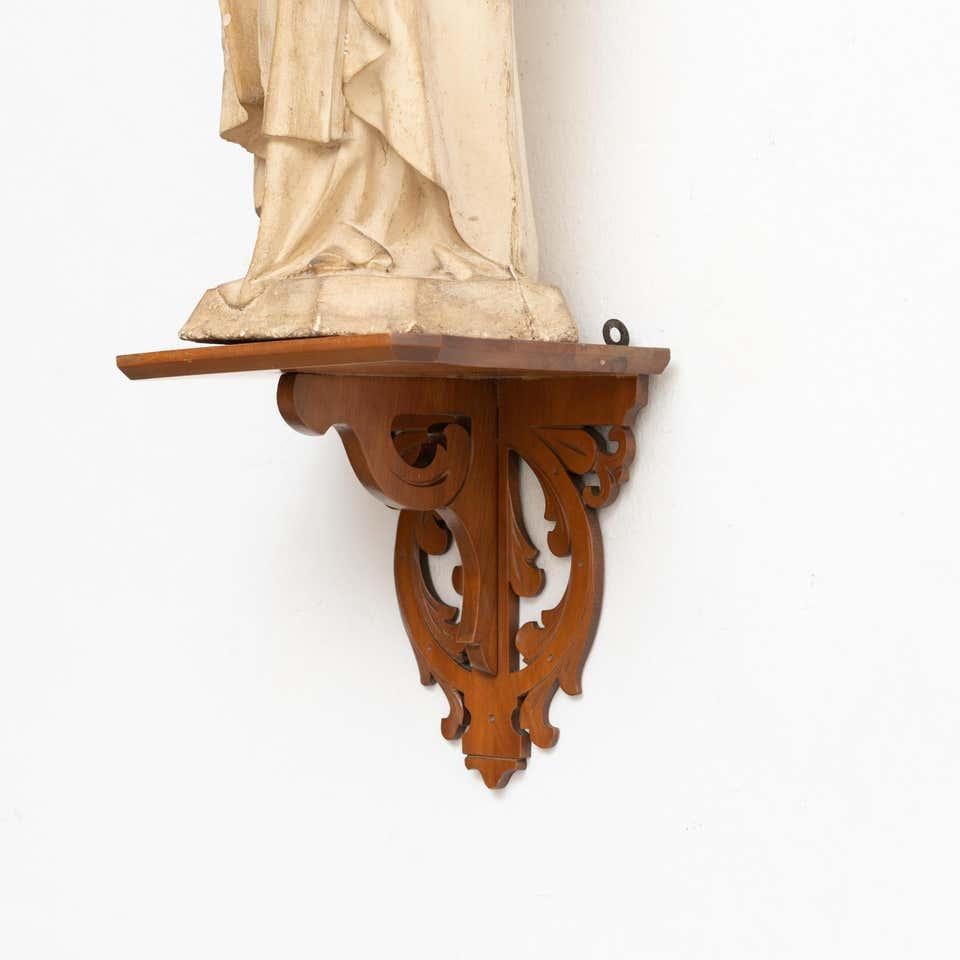 Plaster Virgin Traditional Figure in a Wooden Altar, circa 1940 In Good Condition For Sale In Barcelona, Barcelona