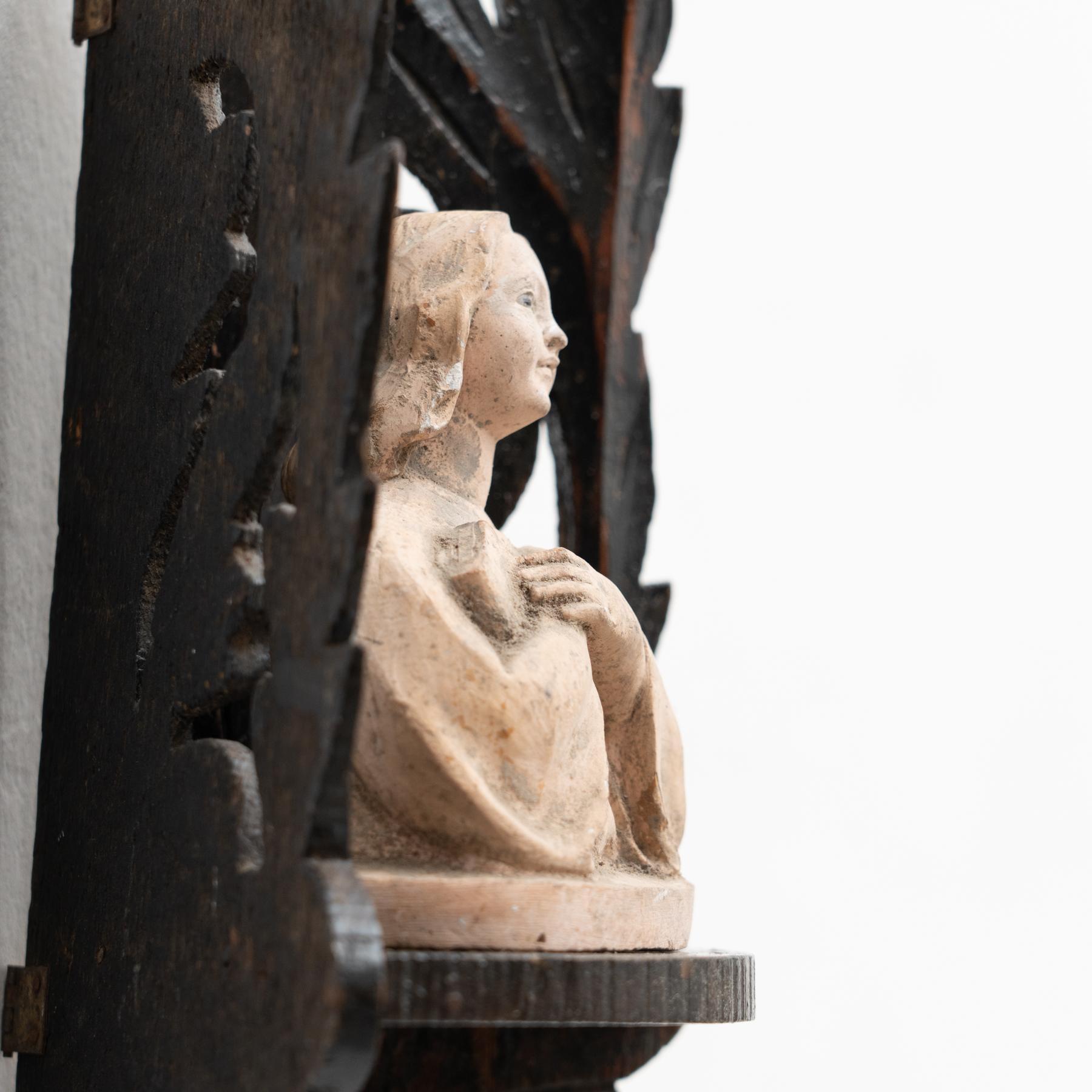 Plaster Virgin Traditional Figure in a Wooden Altar, circa 1950 For Sale 7