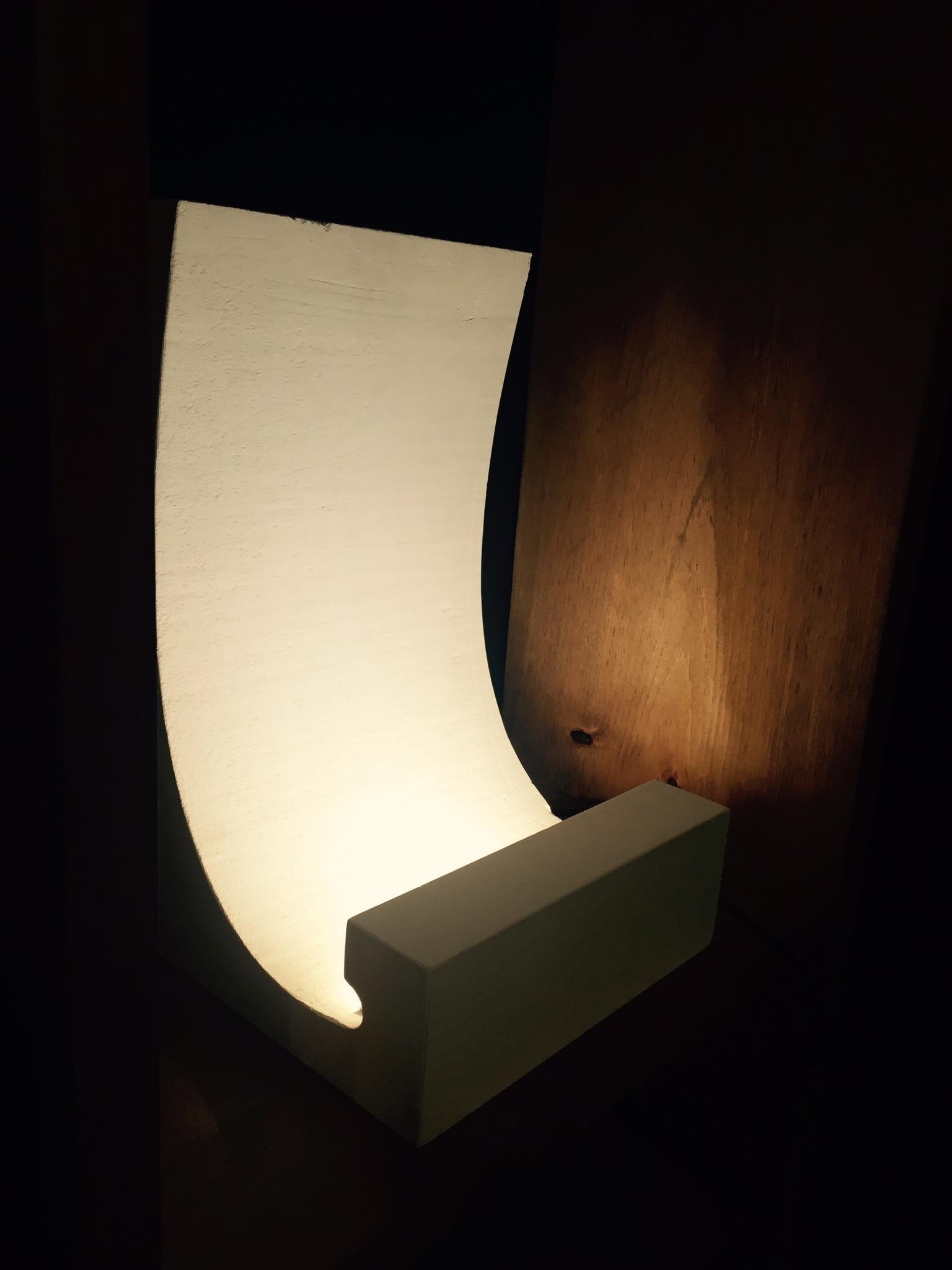 “A pure line, a movement, a breath, a comma. . . the essential. ” Thierry Dreyfus. The light slides over this elegant form thanks to hidden LED which are reflected in cedar wood, marble, alabaster, onyx or brass. A different light provided by the