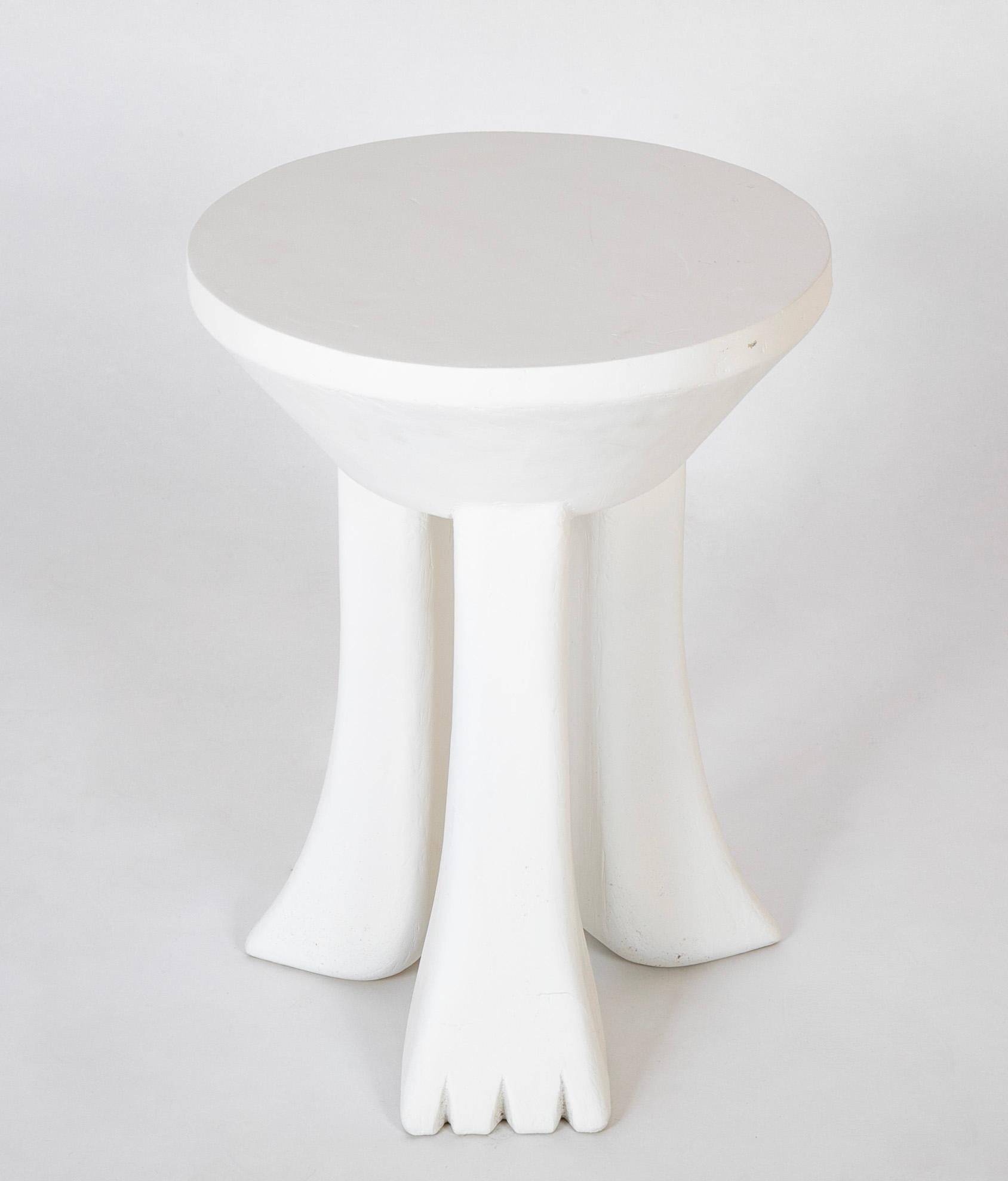 Mid-Century Modern Table à 3 pieds en fibre de verre plâtre dans le style de John Dickinson en vente
