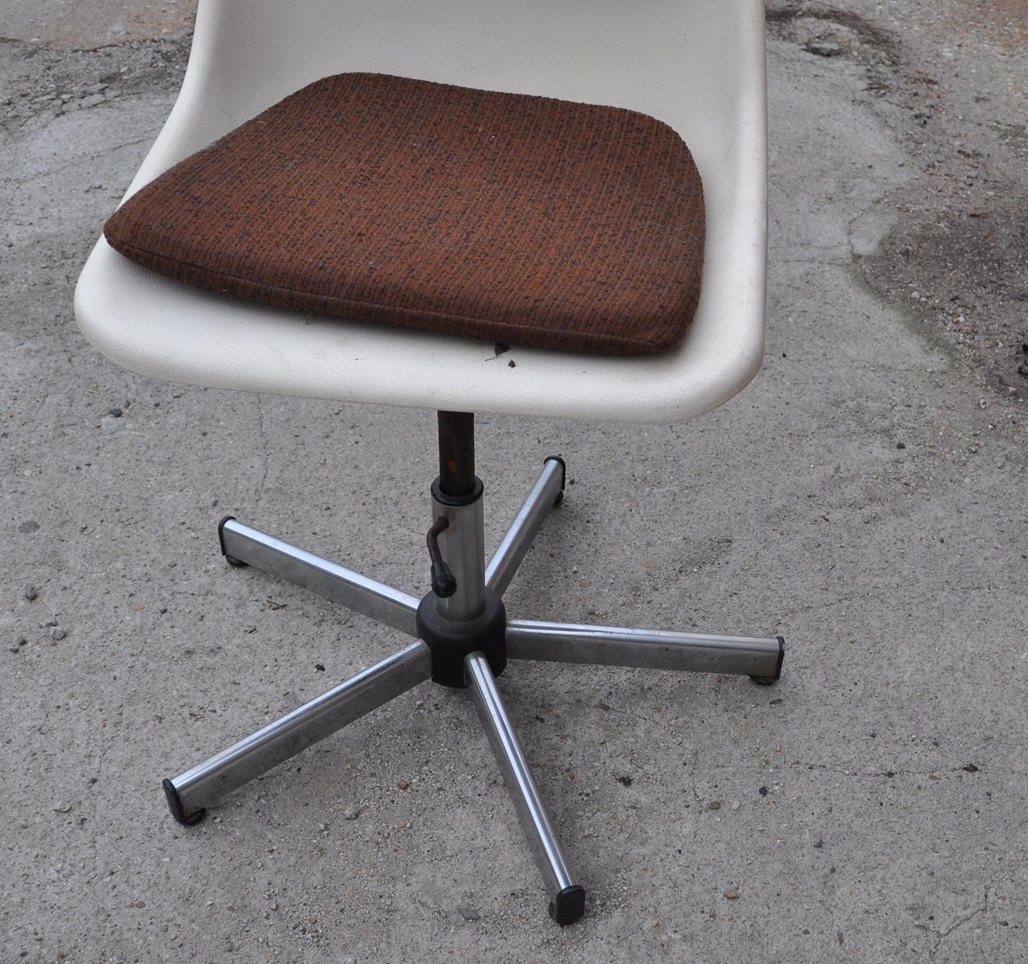 Metal Plastic Chairs 1960s, Pair For Sale