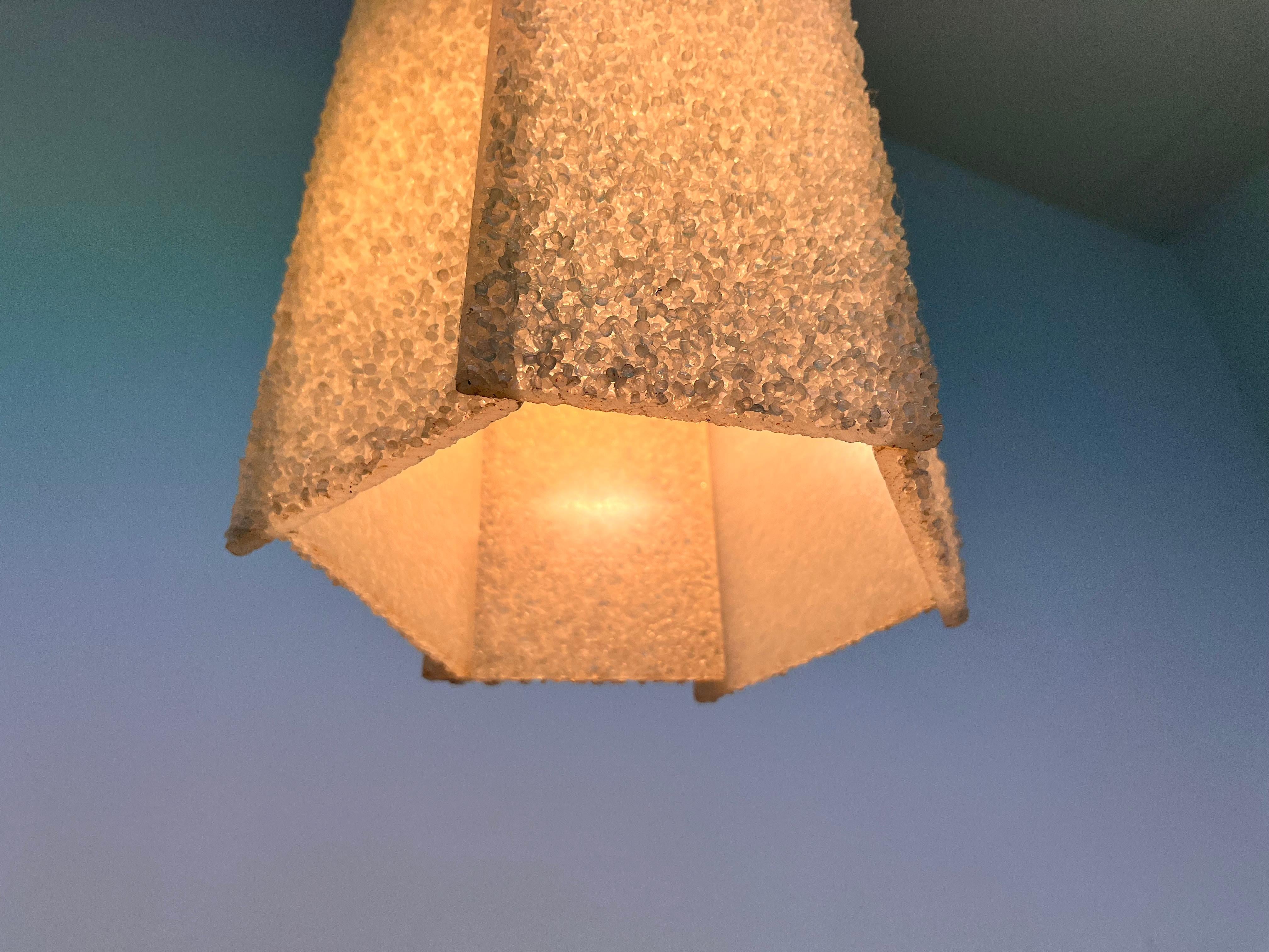 Fine XX secolo Ciondolo in plastica e resina epossidica, metà secolo, 1970 - Cecoslovacchia in vendita