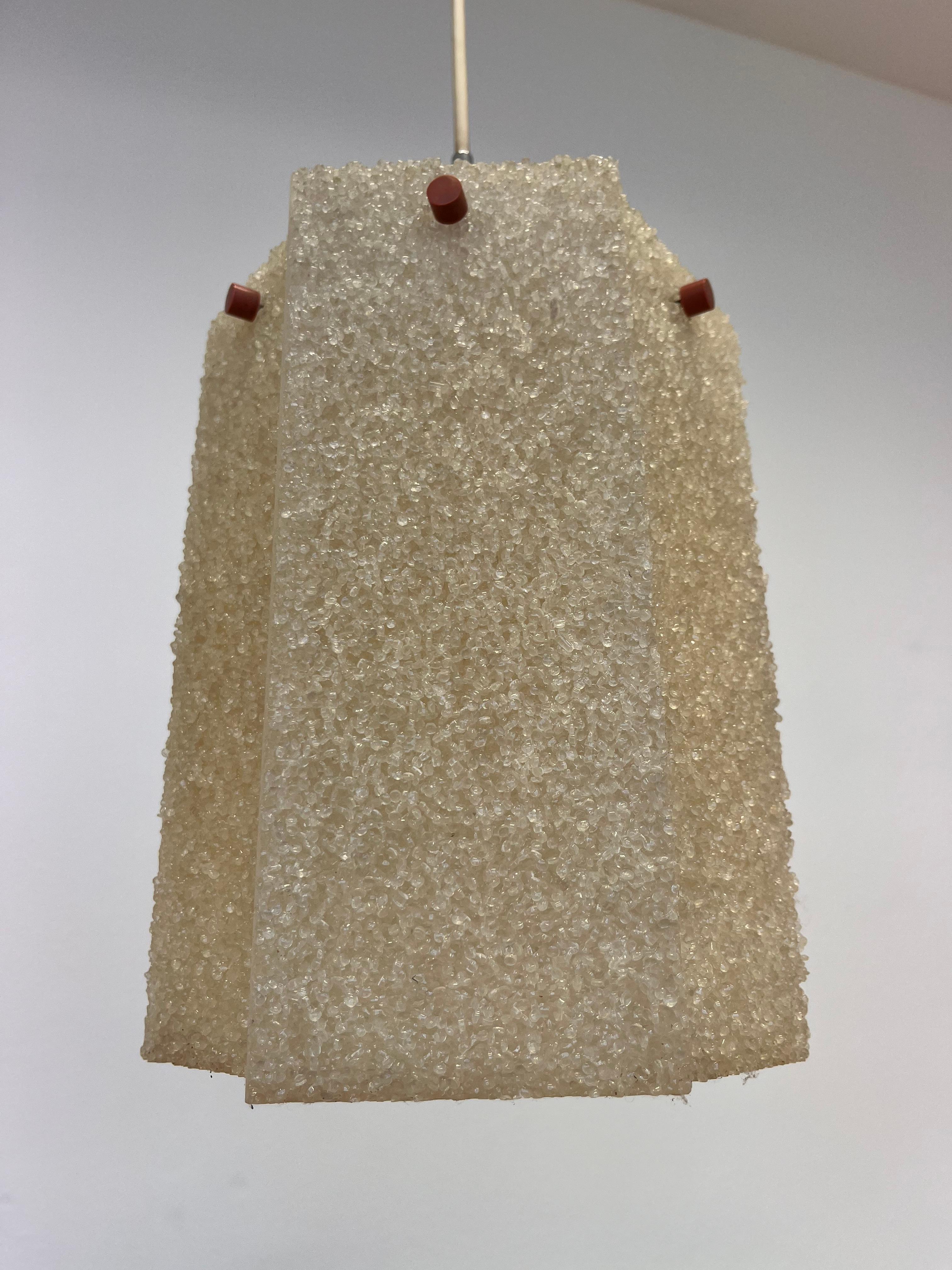 Ciondolo in plastica e resina epossidica, metà secolo, 1970 - Cecoslovacchia in vendita 2