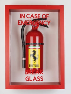 Scultura da parete contemporanea di estintore rosso Ferrari, pop art per interni
