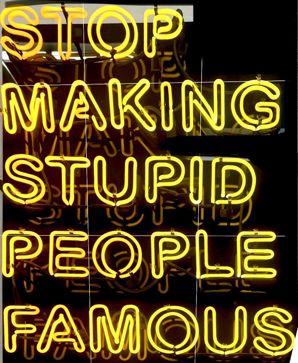 Contemporary AMSPF wall neon sculpture pop art interior Banksy - Contemporain Mixed Media Art par Plastic Jesus