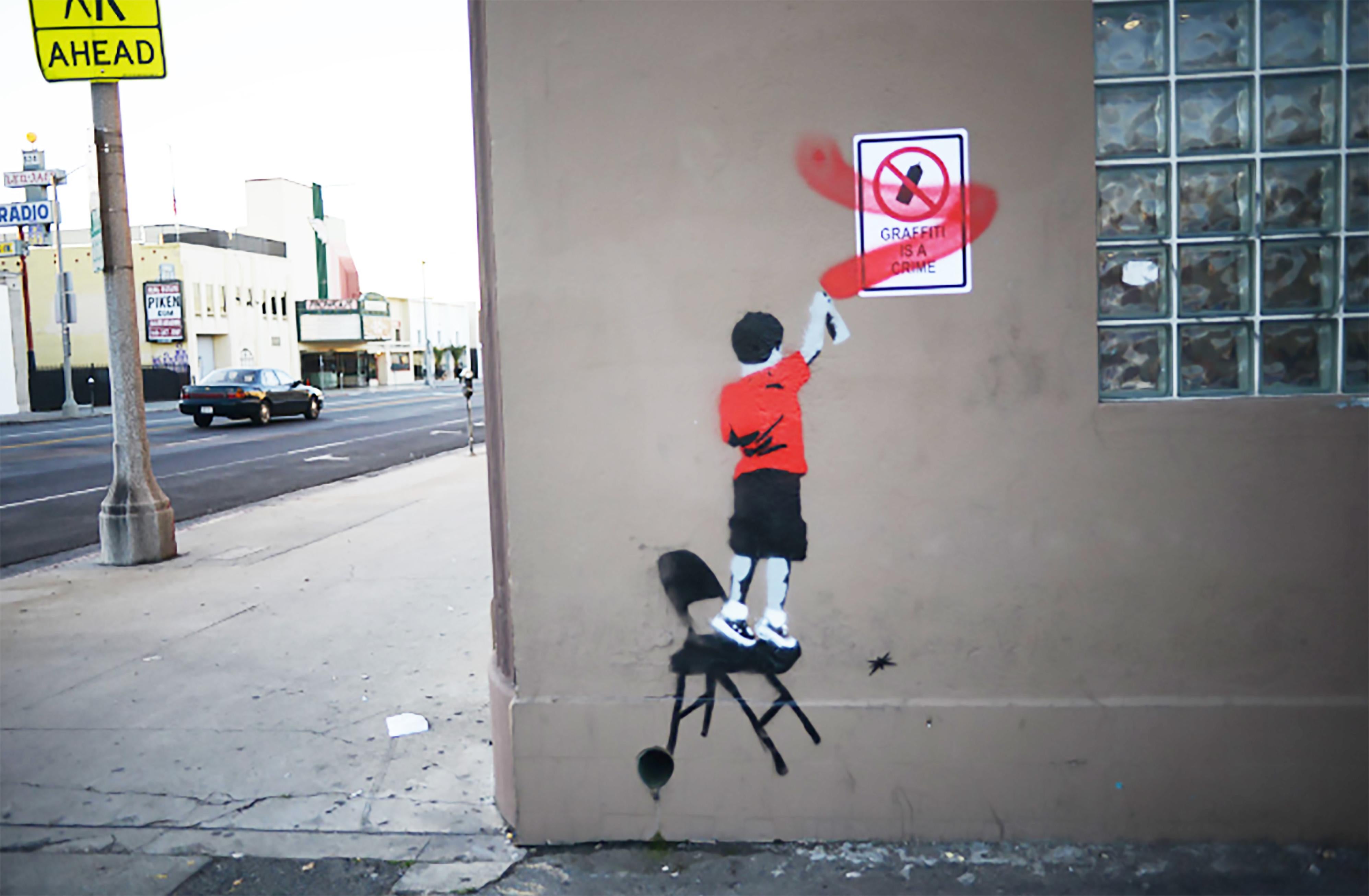 Plastic Jesus es un artista callejero afincado en Los Ángeles especializado en atrevidas plantillas e instalaciones inspiradas en la actualidad mundial, la sociedad, el entorno urbano, la cultura y la política. 
Su obra combina humor, ironía,