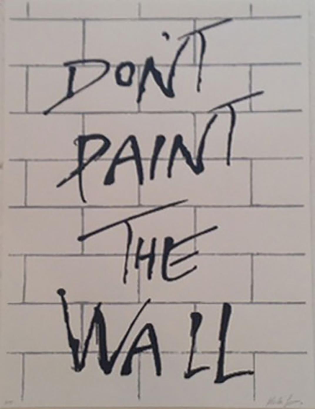 ""Don't Paint The Wall"" - Acryl-Raumteilerdruck auf Papier – Print von Plastic Jesus