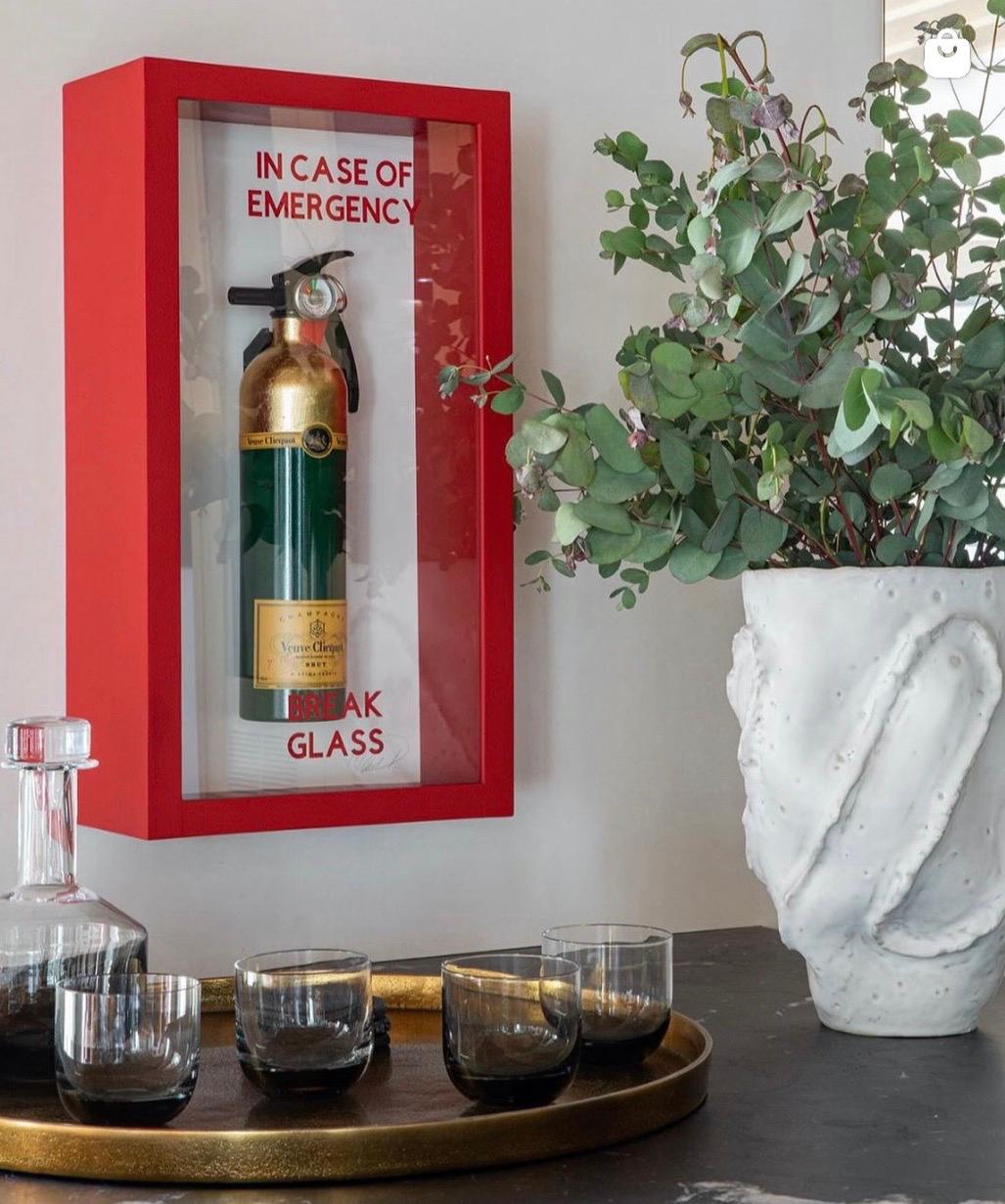 „In Case of Emergency Break Glass“ Veuve Clicquot Feuerlöscher aus der Mitte des Jahrhunderts  (Pop-Art), Sculpture, von Plastic Jesus