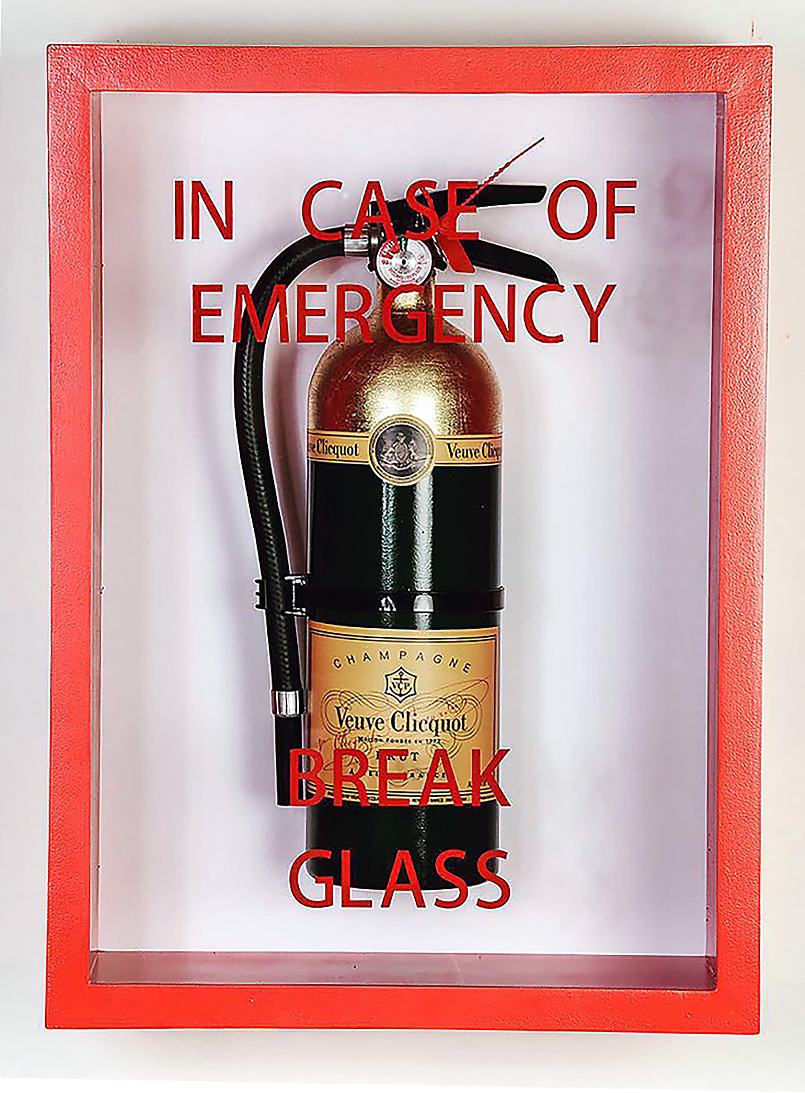 „In Case of Emergency Break Glass“ Veuve Clicquot Feuerlöscher aus der Mitte des Jahrhunderts  im Angebot 1