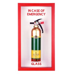 „In Case of Emergency Break Glass“ Veuve Clicquot Feuerlöscher aus der Mitte des Jahrhunderts 