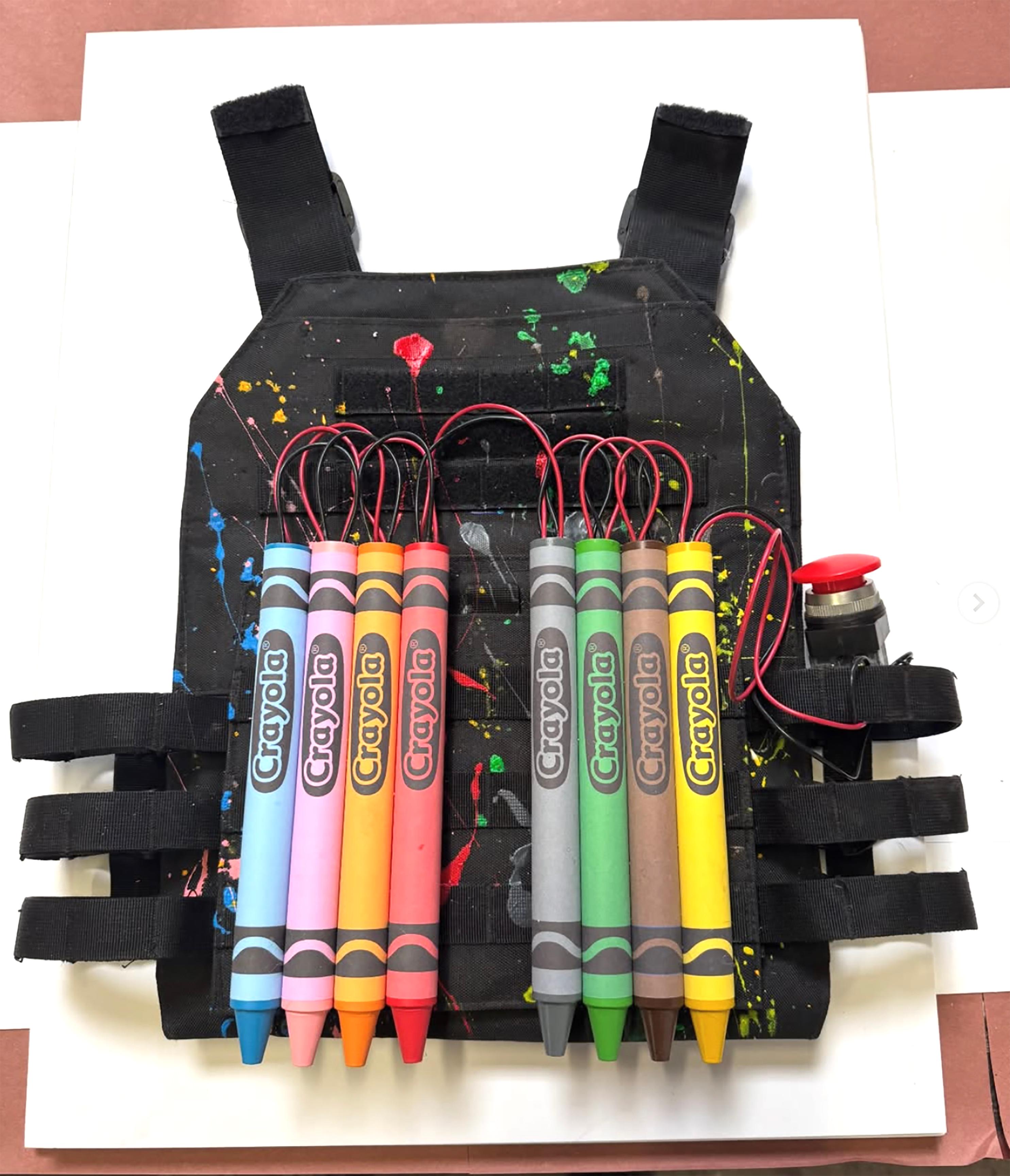 „Roter Draht?“ „Black Wire?“ – Mischtechnik – Sculpture von Plastic Jesus