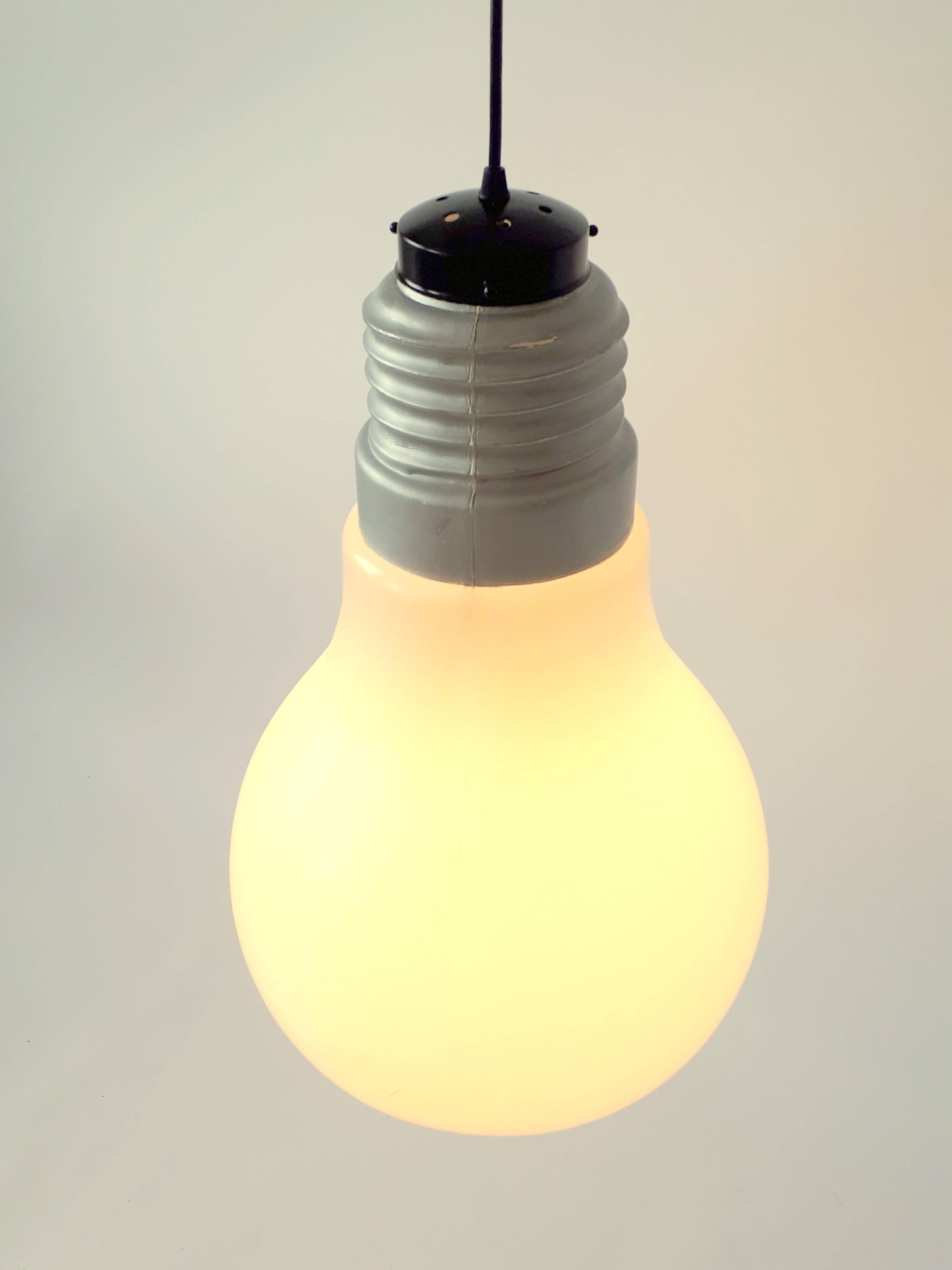 Plastic Light Bulb Pendant from Ingo Maurer, 1969, USA (Moderne der Mitte des Jahrhunderts)