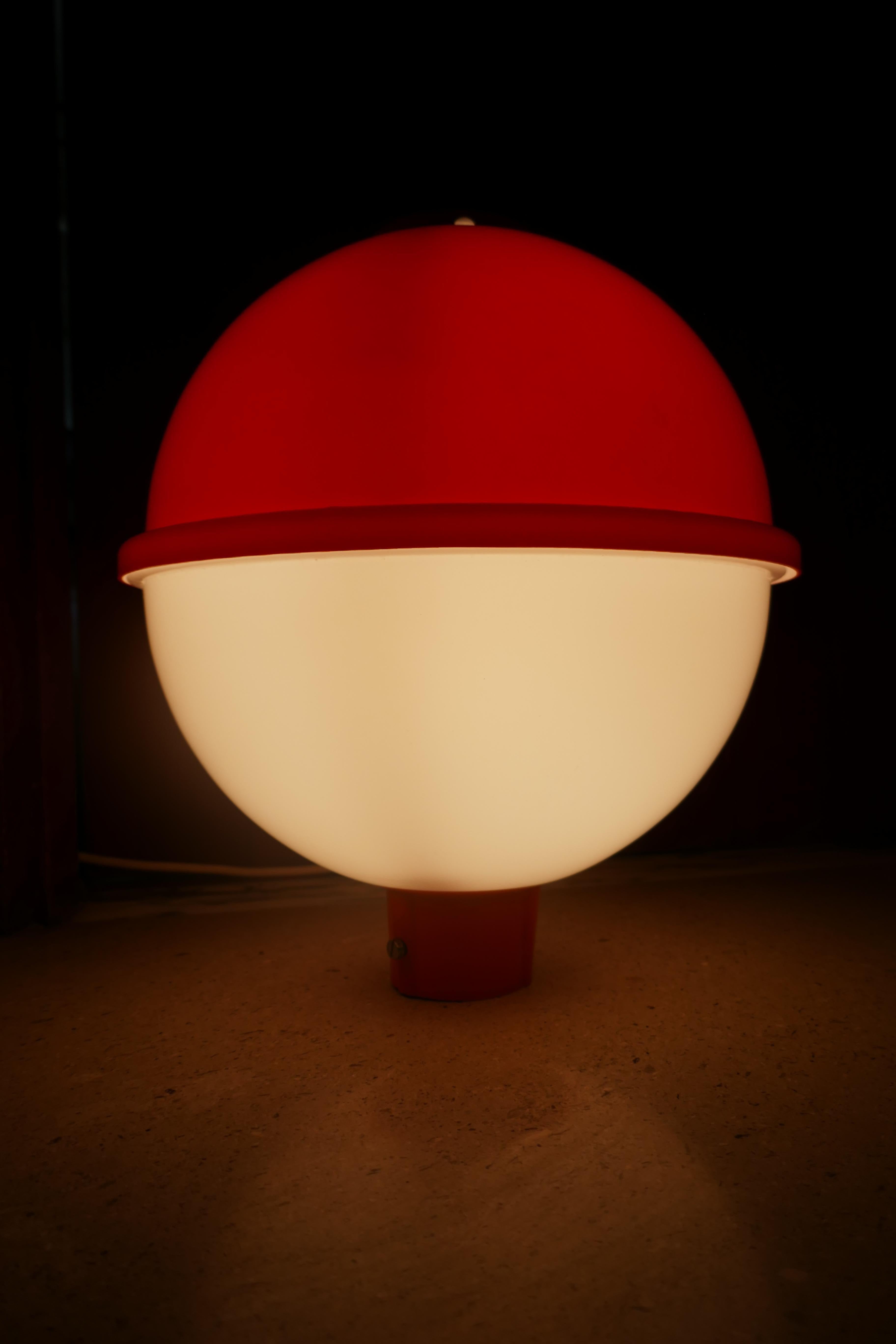 Lampe d'extérieur ou d'intérieur en plastique dans le style Artemide Stilnovo en vente 6