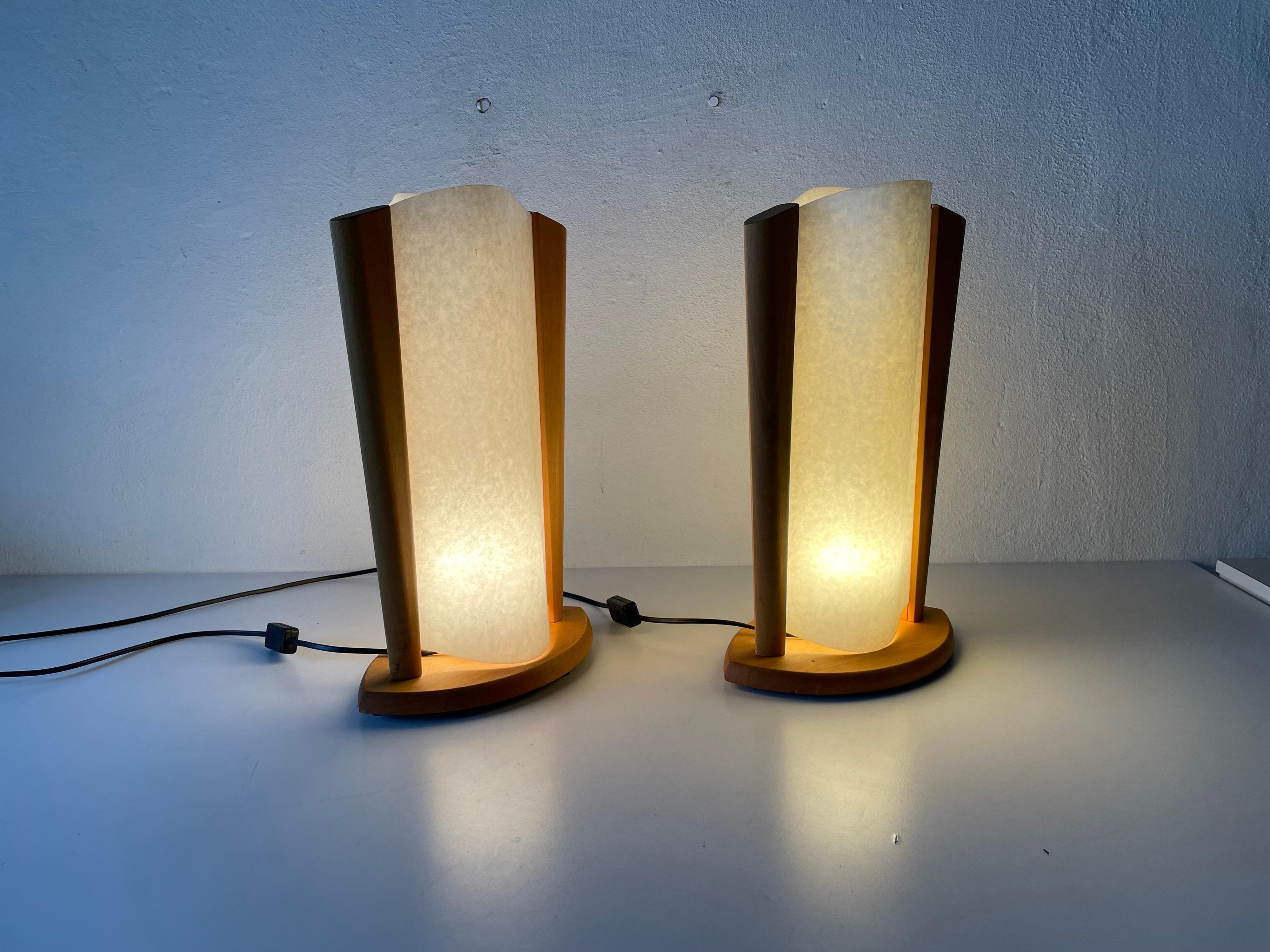 Plastic Paper and Wood Frame Pair of Table Lamps by Domus, 1980s, Italy For Sale 7