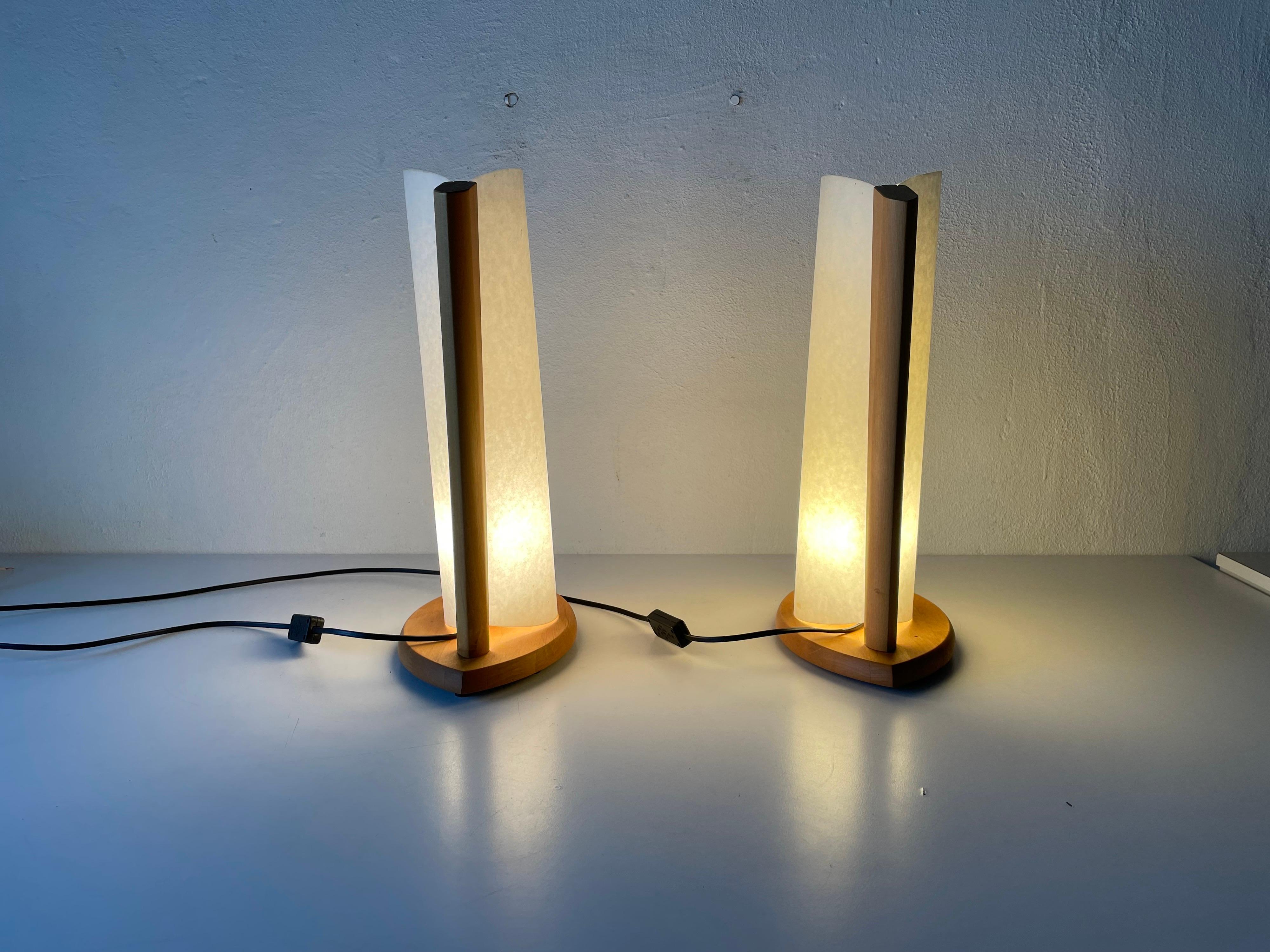 Plastic Paper and Wood Frame Pair of Table Lamps by Domus, 1980s, Italy For Sale 8