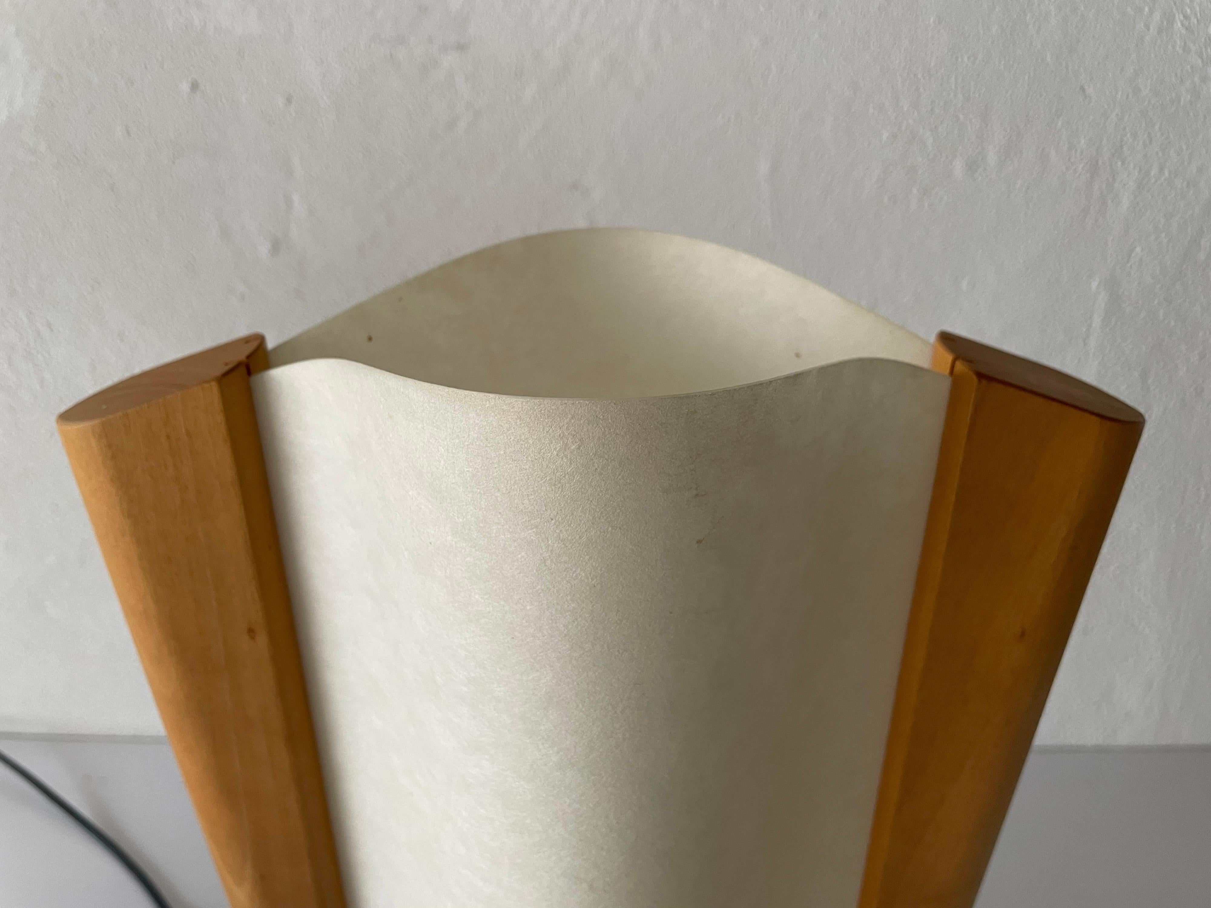 Plastic Paper and Wood Frame Pair of Table Lamps by Domus, 1980s, Italy In Excellent Condition For Sale In Hagenbach, DE