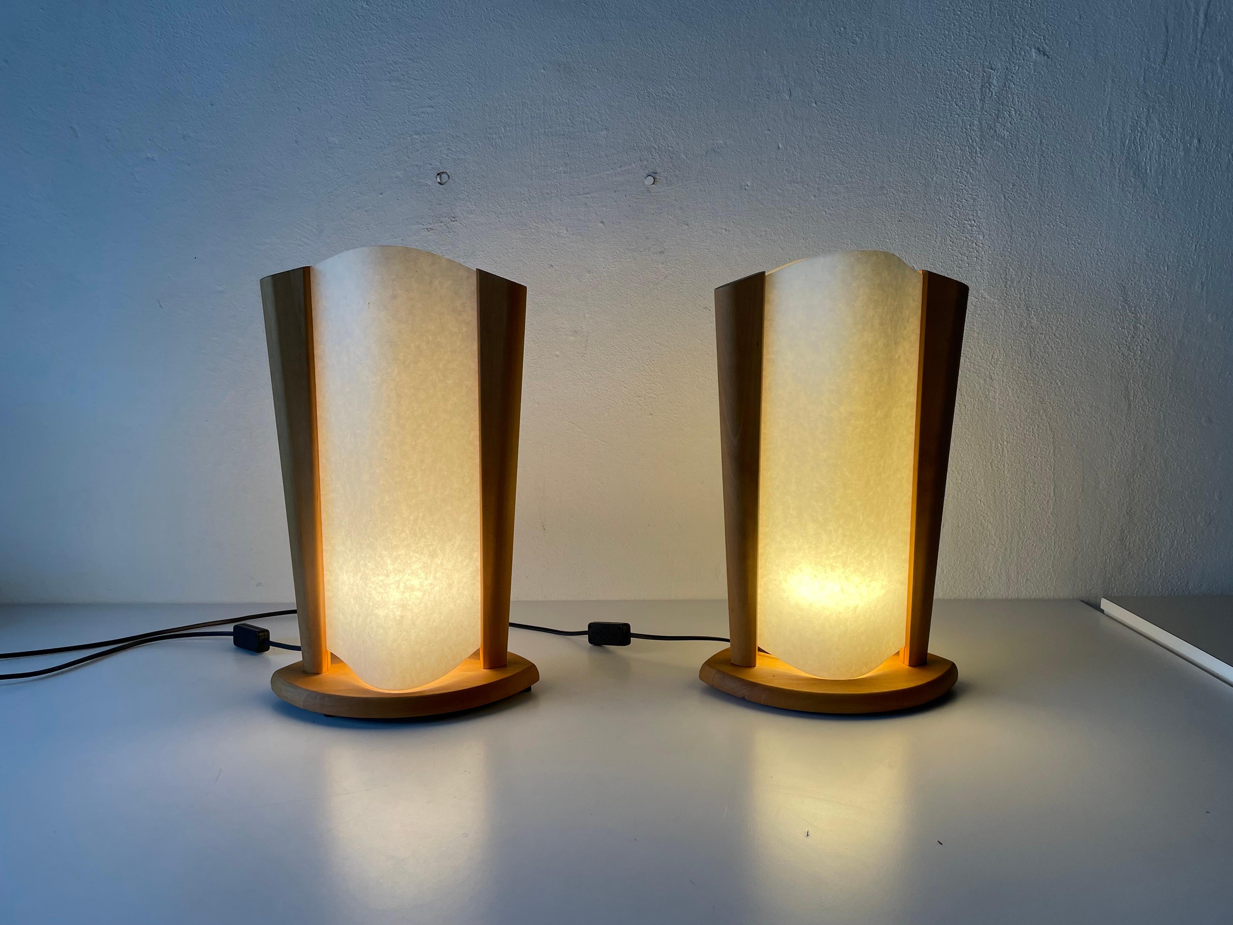 Plastic Paper and Wood Frame Pair of Table Lamps by Domus, 1980s, Italy For Sale 2