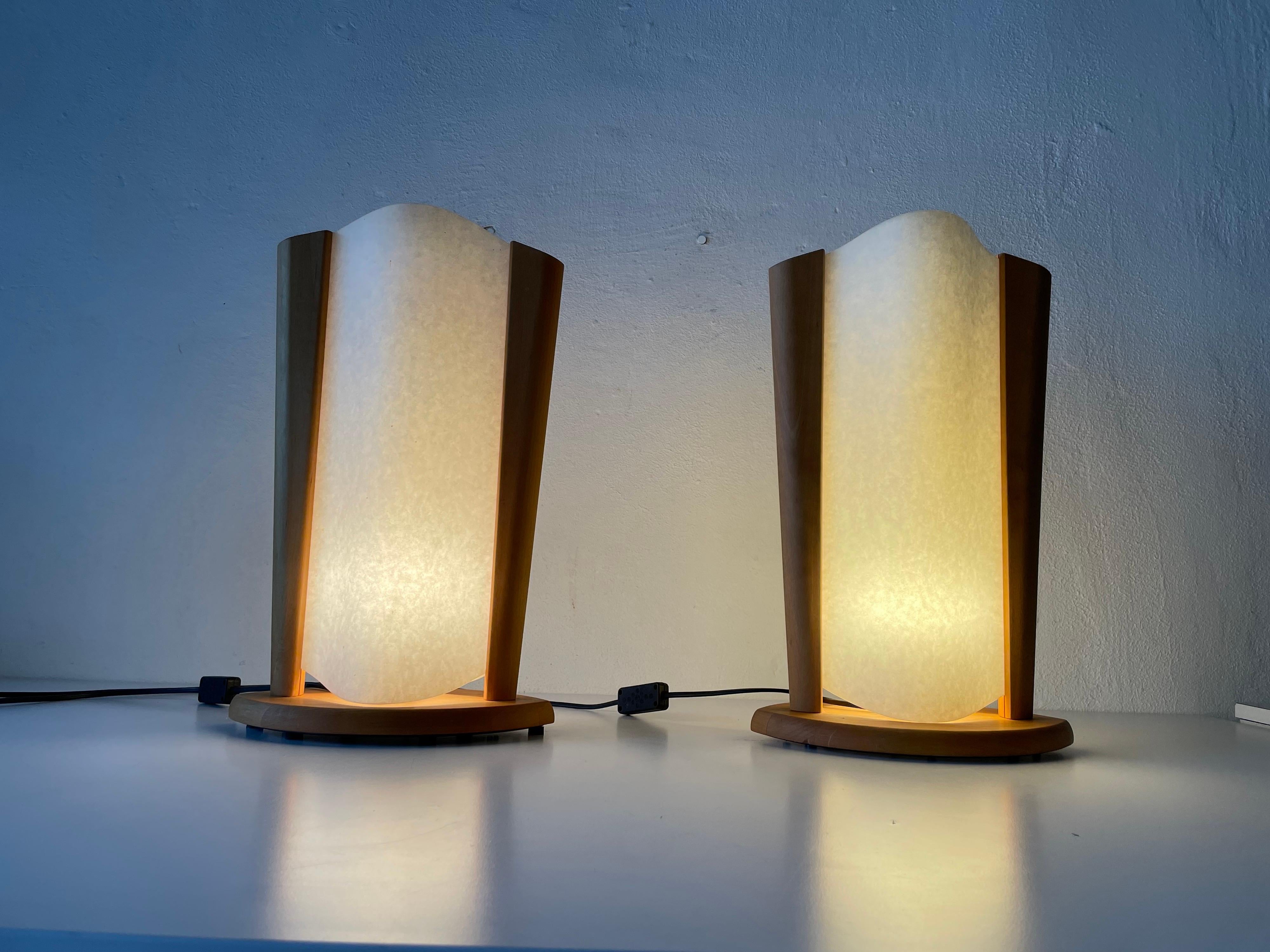Plastic Paper and Wood Frame Pair of Table Lamps by Domus, 1980s, Italy For Sale 3