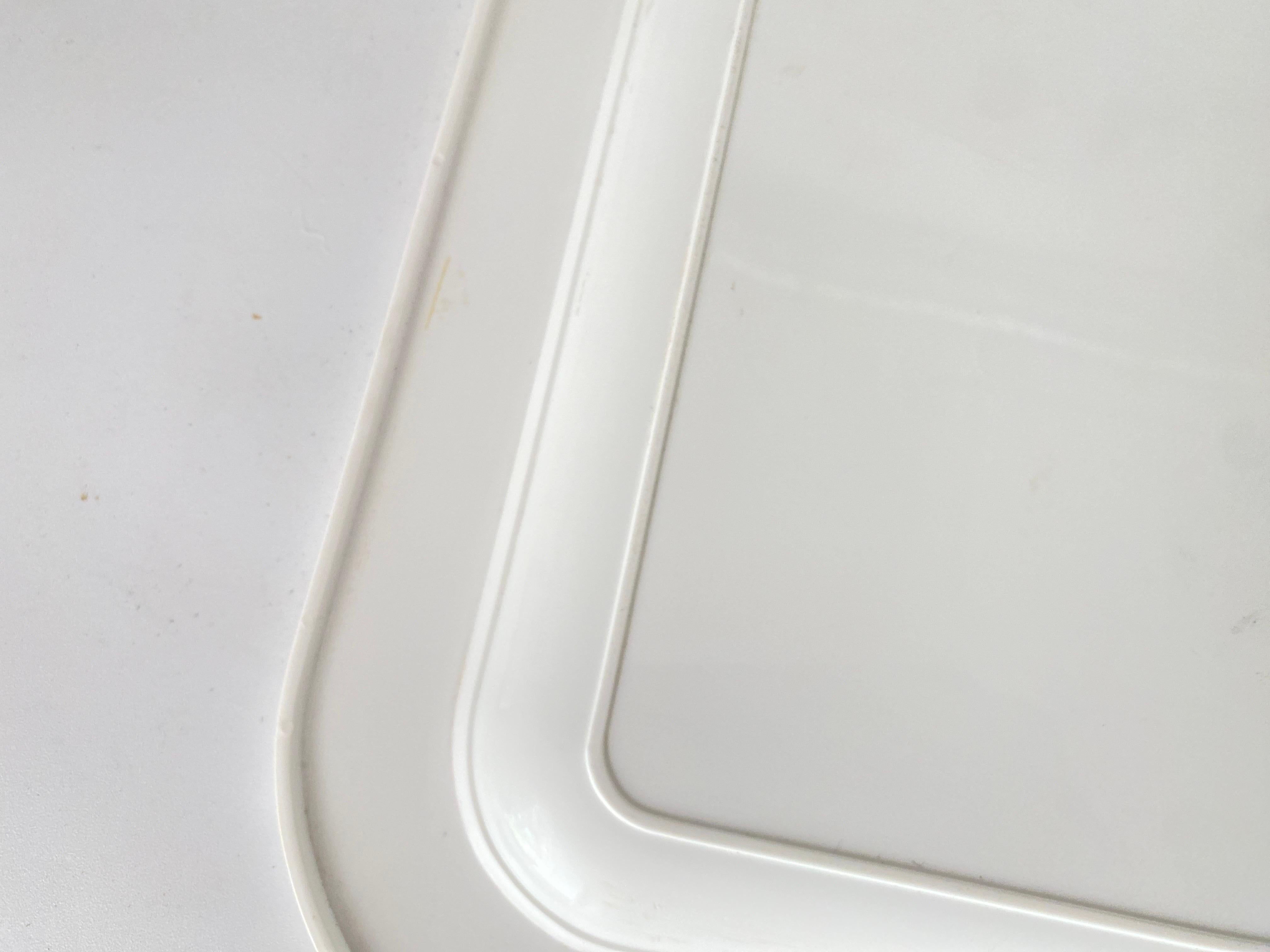 Plastic Tray France 1970s White yellow and grey Color In Good Condition For Sale In Auribeau sur Siagne, FR
