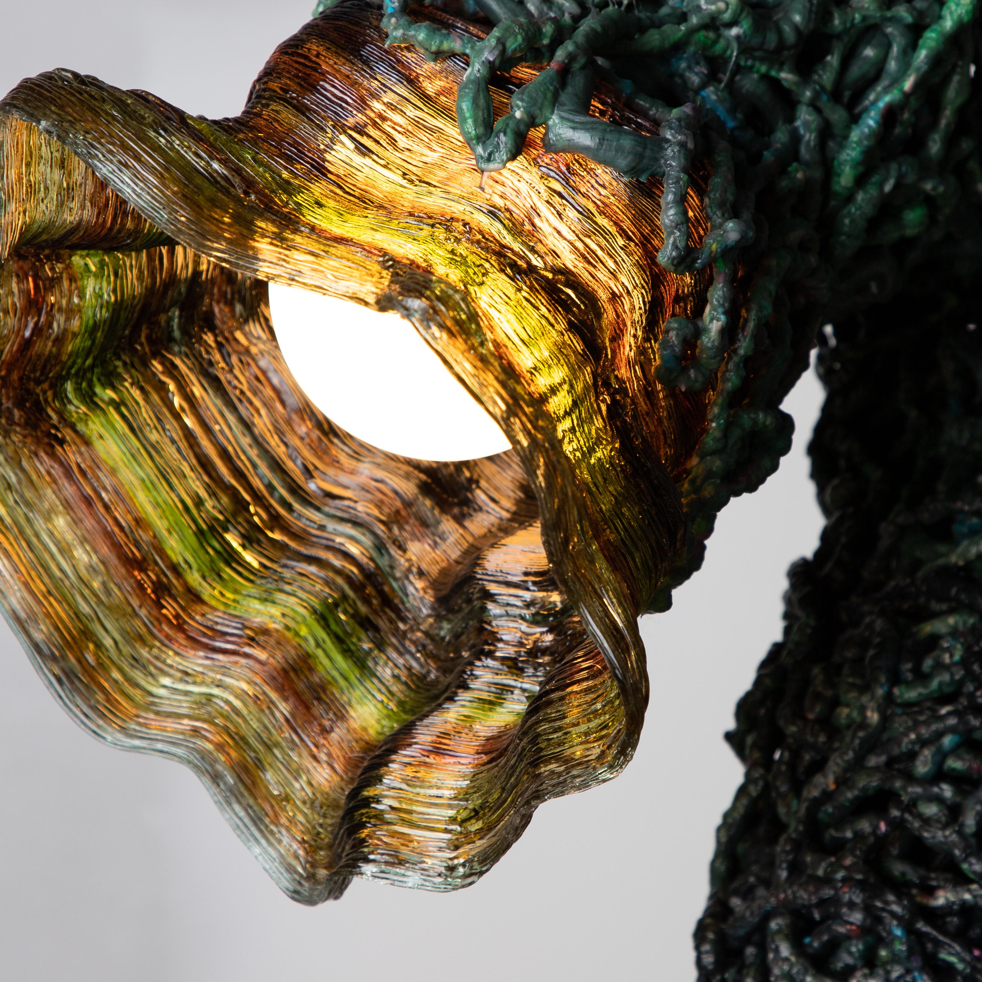 Skulpturale Tischlampe „Plasticus Obitus #1“ aus recyceltem Kunststoff (21. Jahrhundert und zeitgenössisch) im Angebot