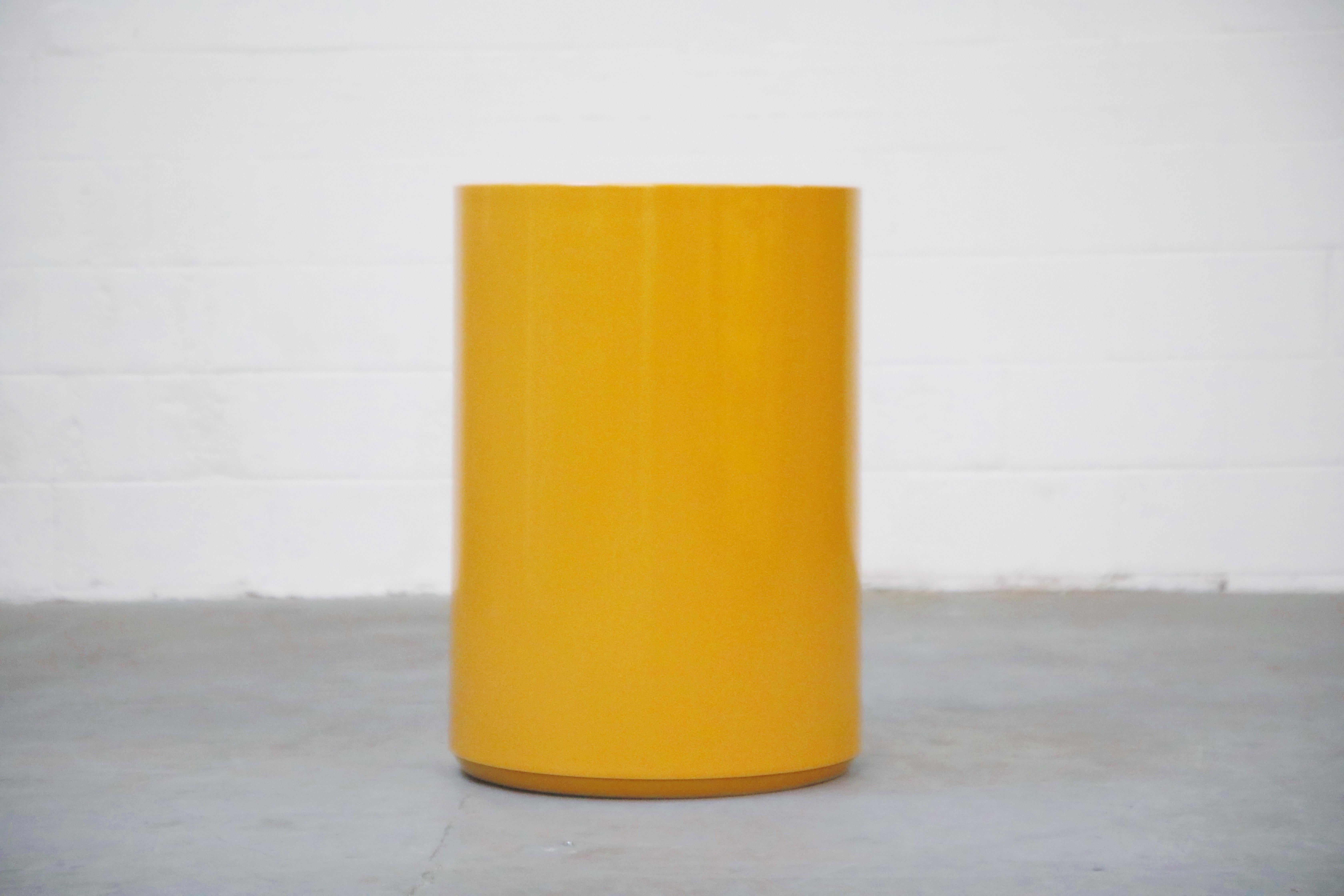 A wonderful high quality piece by Peter Pepper Products, Inc made with Plastiglas, a fiberglass innovation of the 1970s. This collectible Mid-Century Modern side table, which also works great as a display stand for a sculpture or piece of art, is a