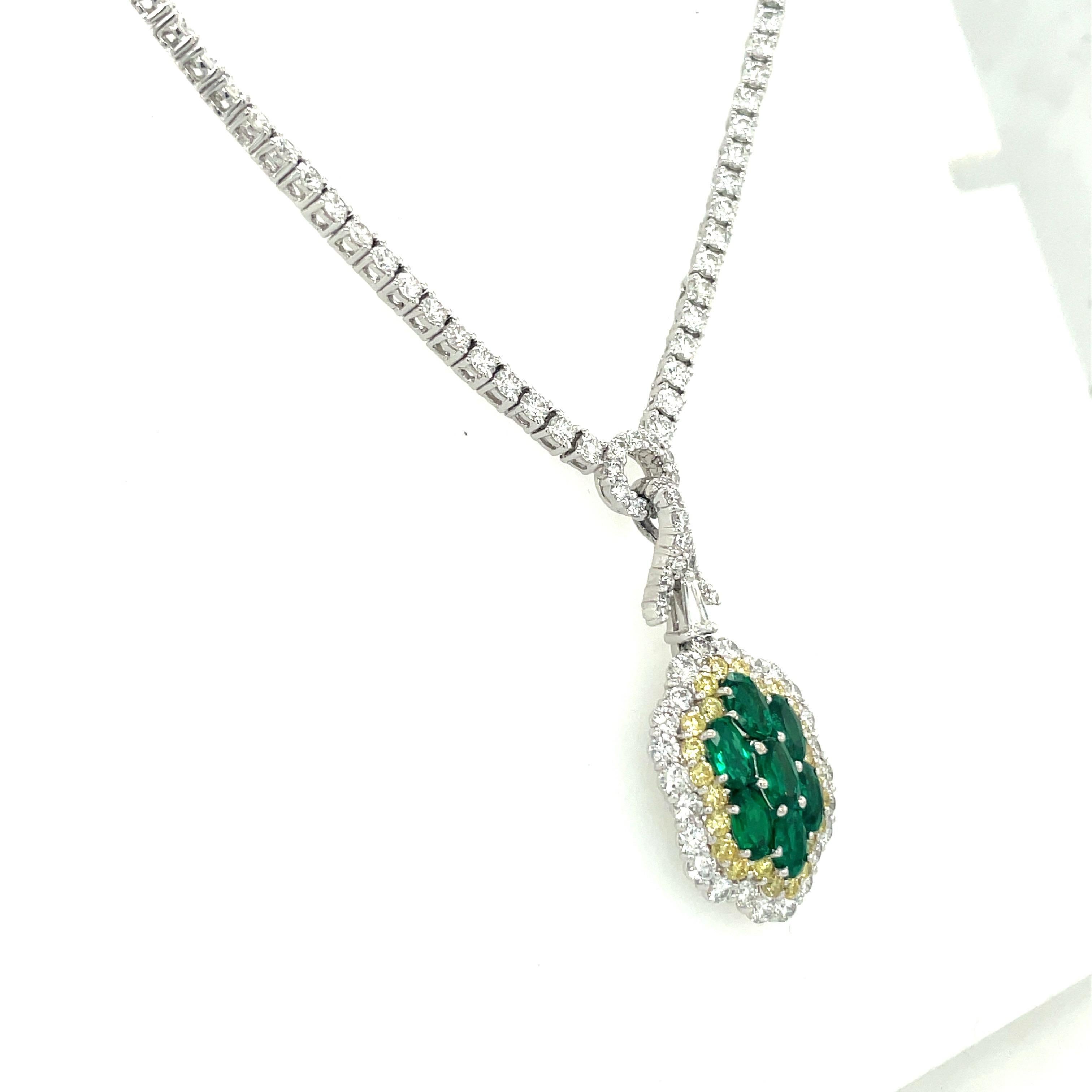 Plat/18KT YG 7.80Ct Diamond Pendant Necklace 1.59CT Emerald .56Ct Yellow Diamond In New Condition For Sale In New York, NY