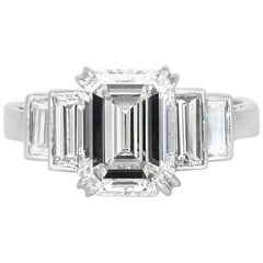 Bague de fiançailles à diamant taille émeraude de 3,01 carats