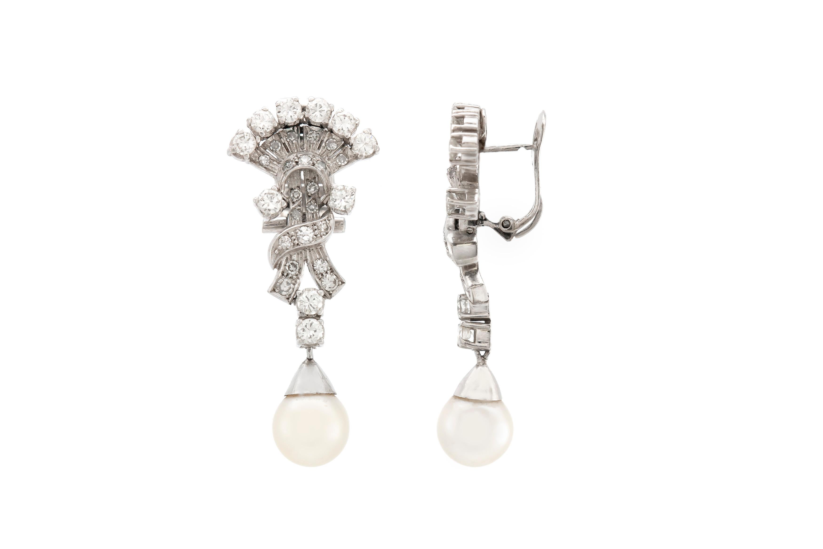 2.30 Carat Diamonds with Pearls Platinum Drop Earrings In Excellent Condition For Sale In New York, NY