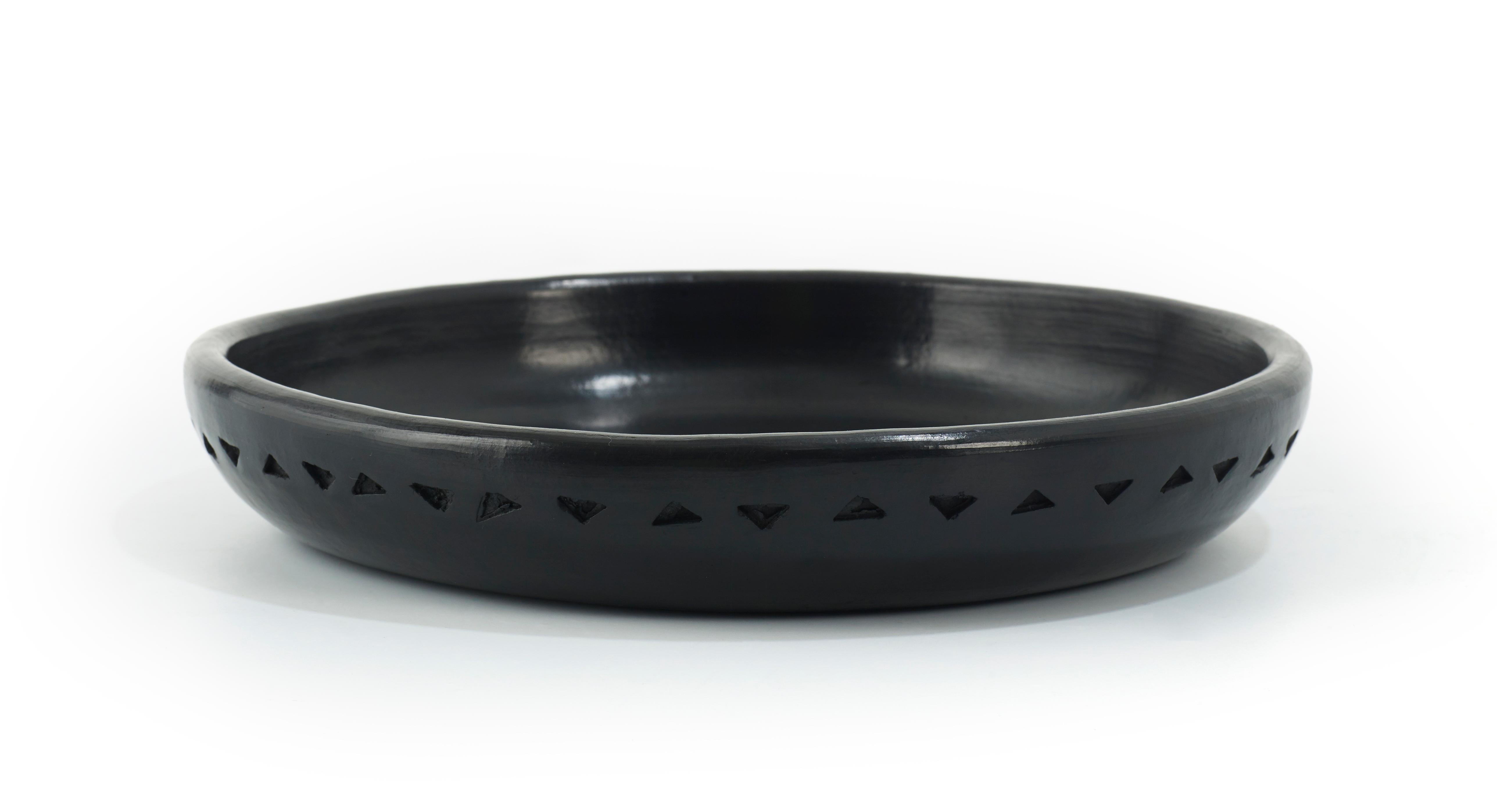 Plate 4 bowl barro dining by Sebastian Herkner
Materials: Heat-resistant black ceramic. 
Technique: Glazed. Oven cooked and polished with semi-precious stones. 
Dimensions: Diameter 26 cm x height 4 cm 
Available in other sizes.

This plate belongs