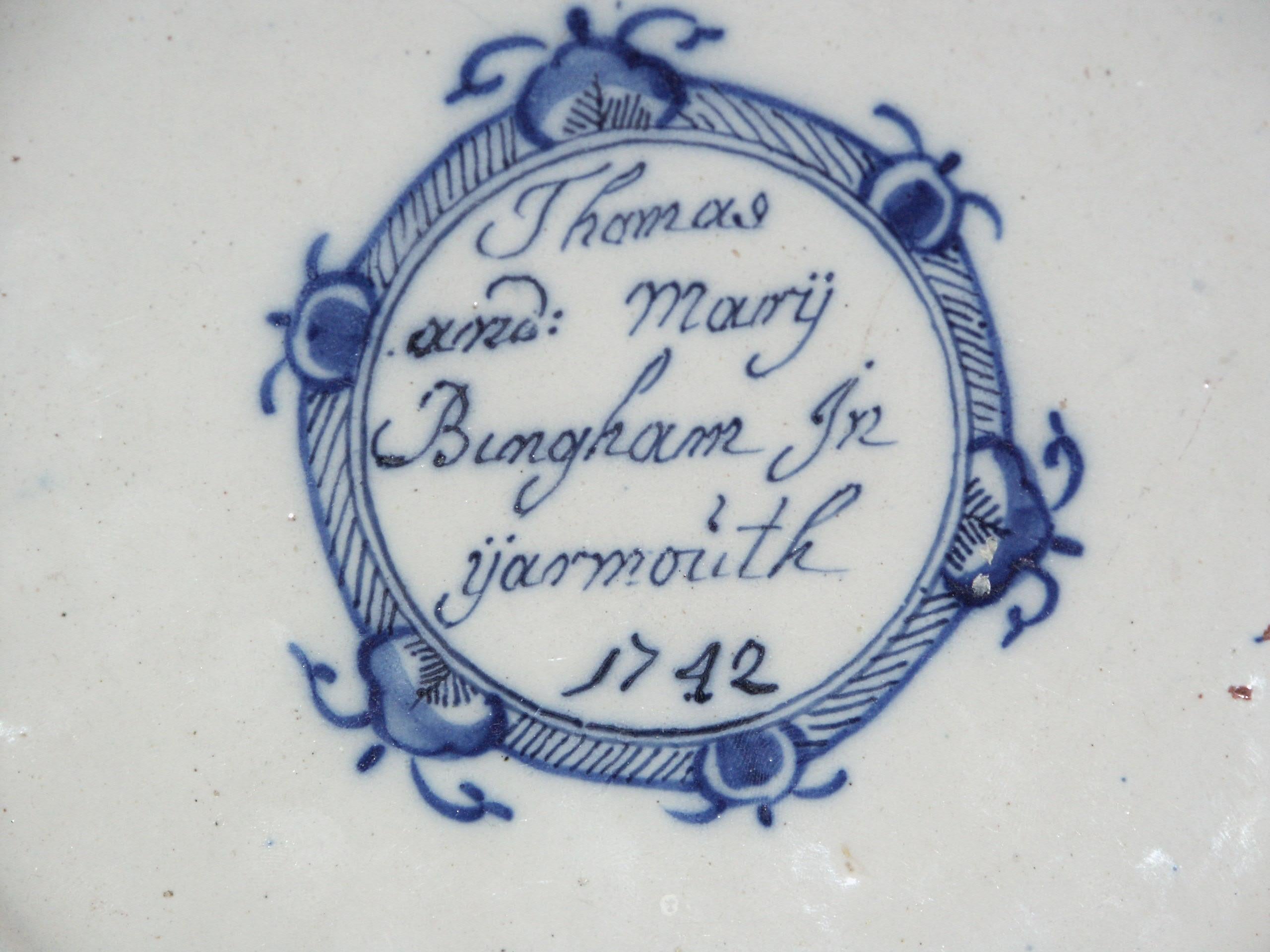 Baroque Plate, Delftware, 1742, Dutch, Thomas and Mary Bingham, Yarmouth, 1742, Suffolk For Sale