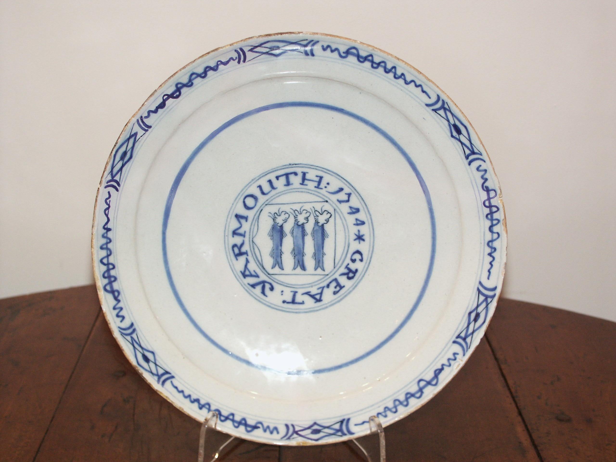 Plate, Delftware, 1742, Dutch, Thomas and Mary Bingham, Yarmouth, 1742, Suffolk In Good Condition For Sale In BUNGAY, SUFFOLK