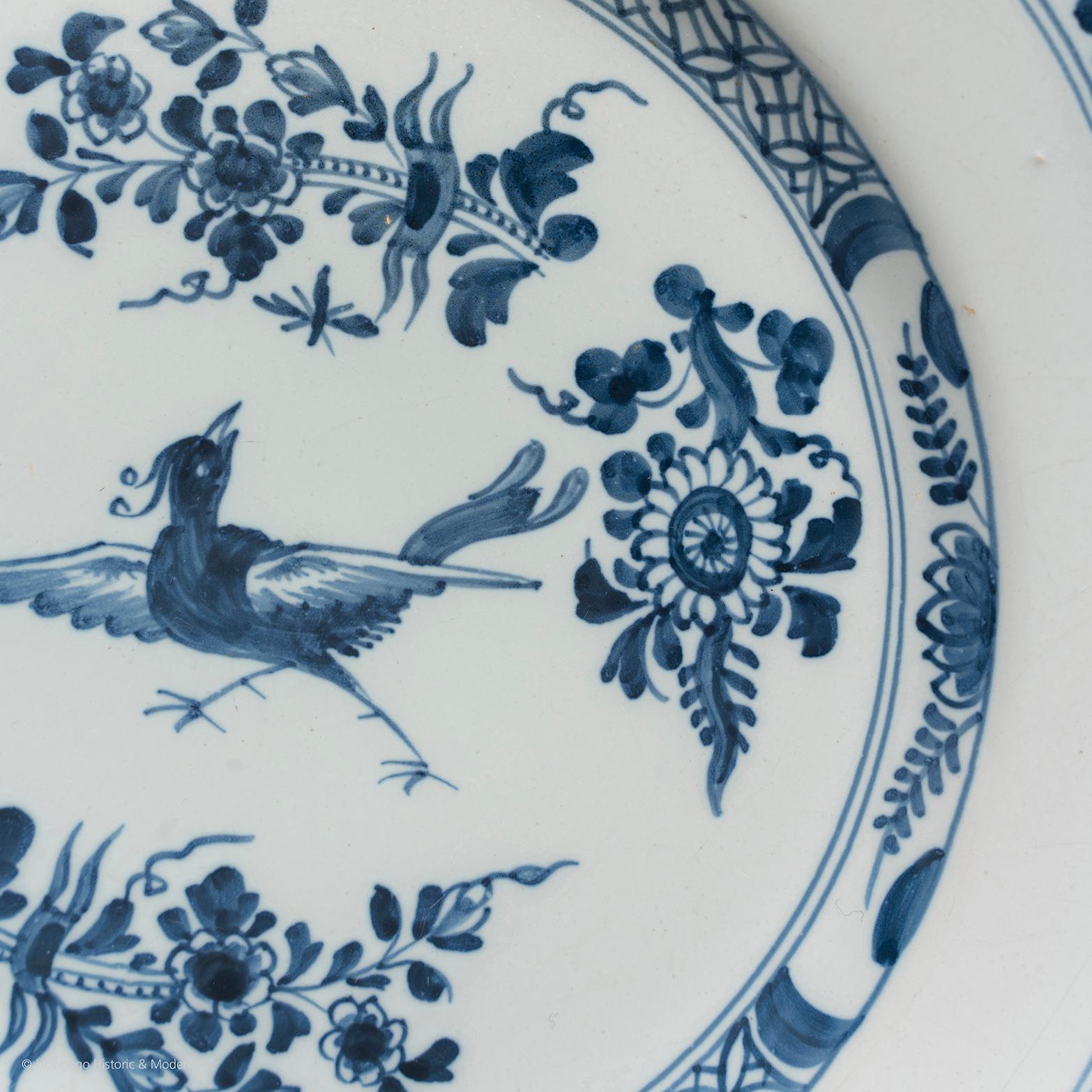 Plate, Delftware, English, London, Blue White Bird Chinoiserie Fantasy In Excellent Condition For Sale In BUNGAY, SUFFOLK