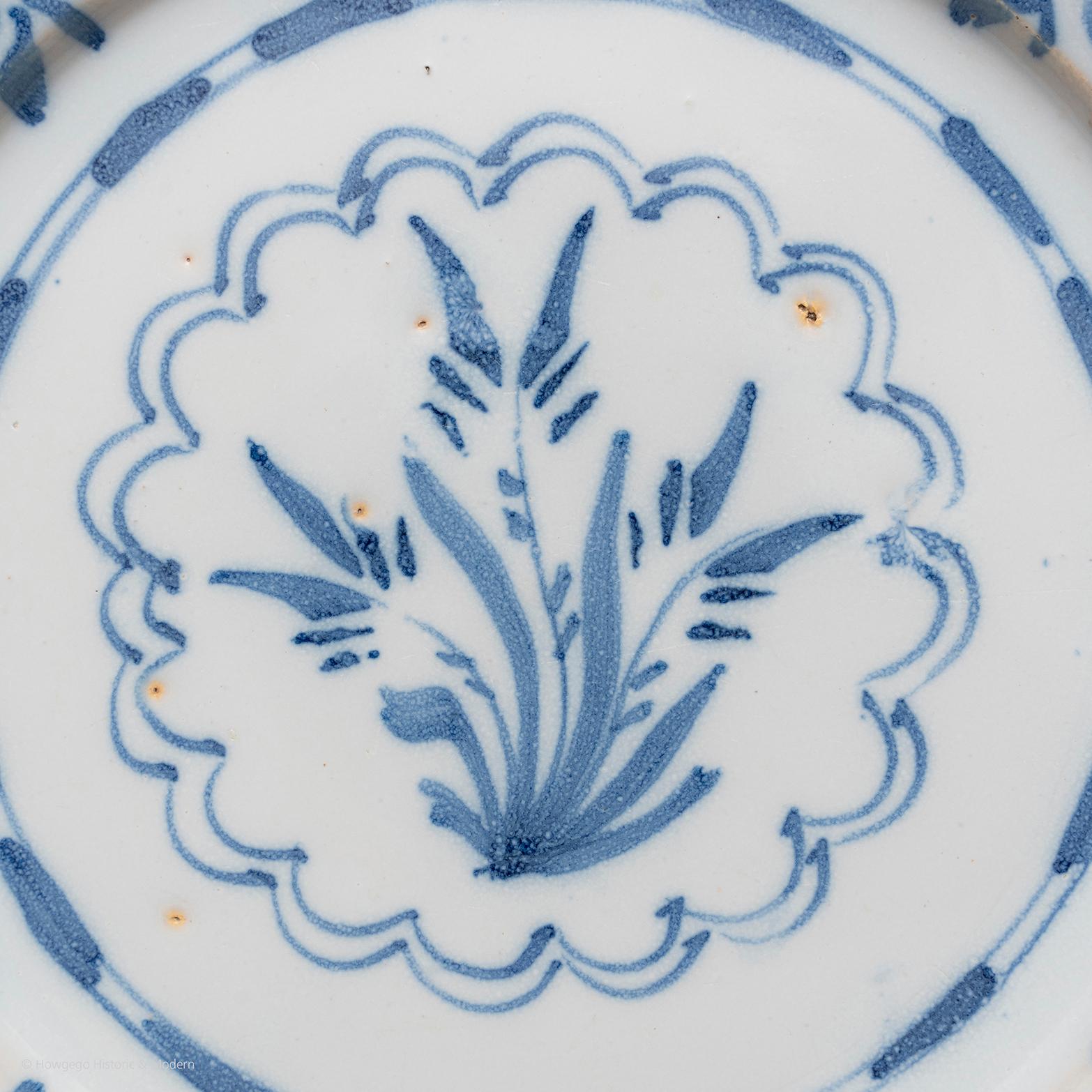 Chinoiserie Plate Delftware, English Small Stylised Floral Spray London, Blue and White For Sale