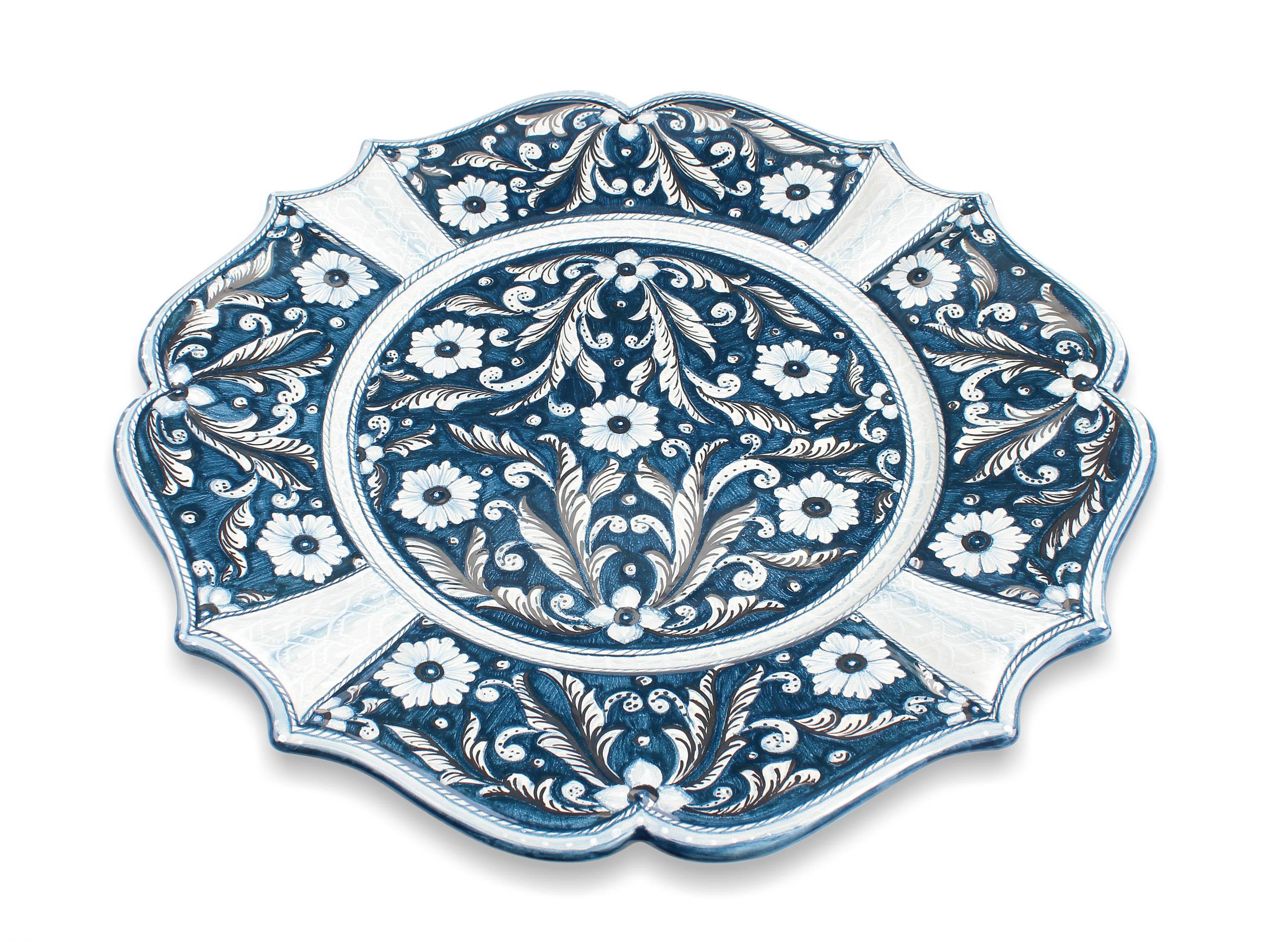 Our fancy ceramic plate is handmade and hand-painted in Italy following the original Renaissance painting technique, unchanged over time, which we observe to the letter: it is decorated in majolica painted in a monochromatic antique blue and