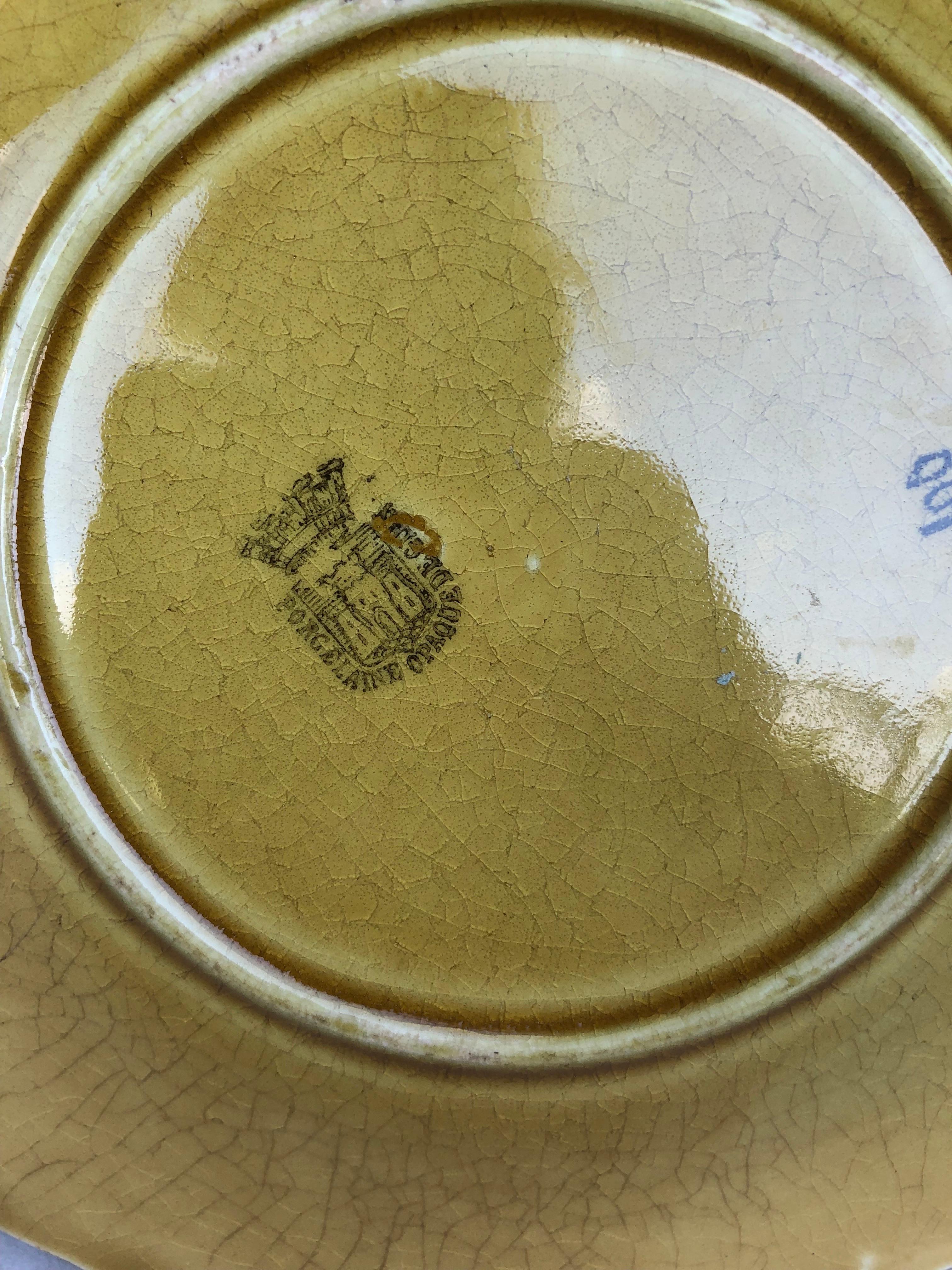 French Majolica leaves plate Gien, circa 1880 In Good Condition For Sale In Austin, TX