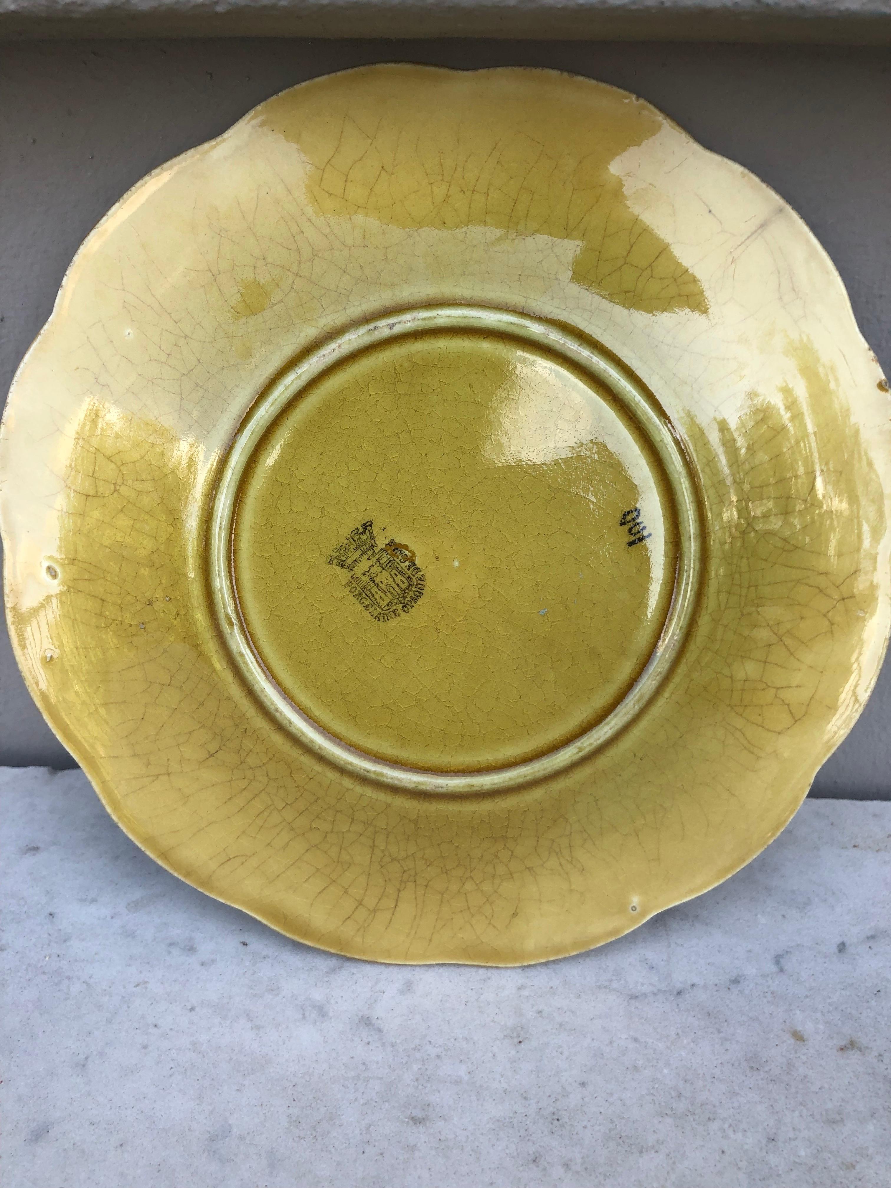 Late 19th Century French Majolica leaves plate Gien, circa 1880 For Sale