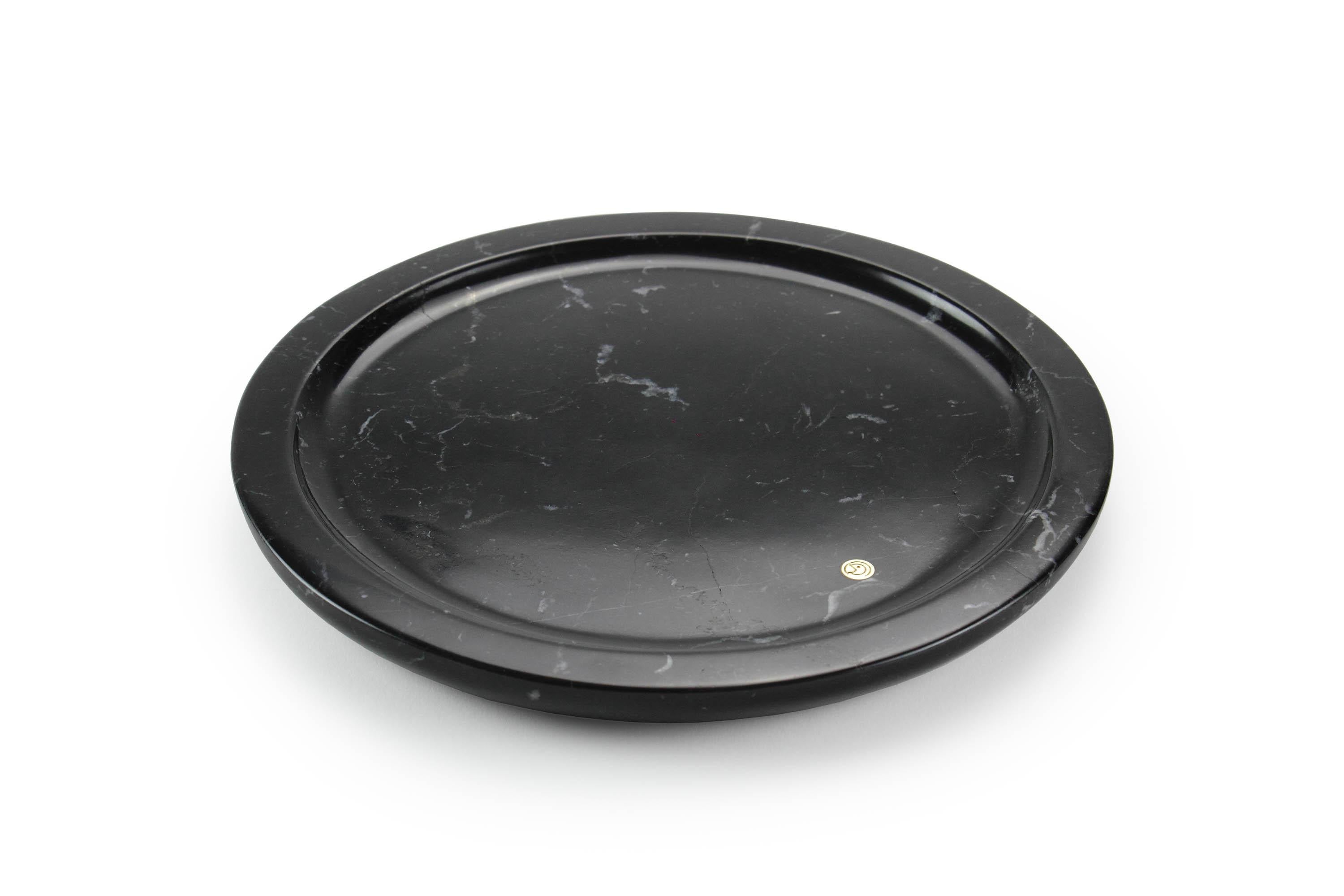 Hand carved circular presentation plate in Marquina marble.
Multiple use as plates, platters and placers. 

Dimensions: D 22 x H 1.2 cm. Available in different marbles, onyx and quartzite. 

100% Hand made in Italy. 

Marble is a natural material,