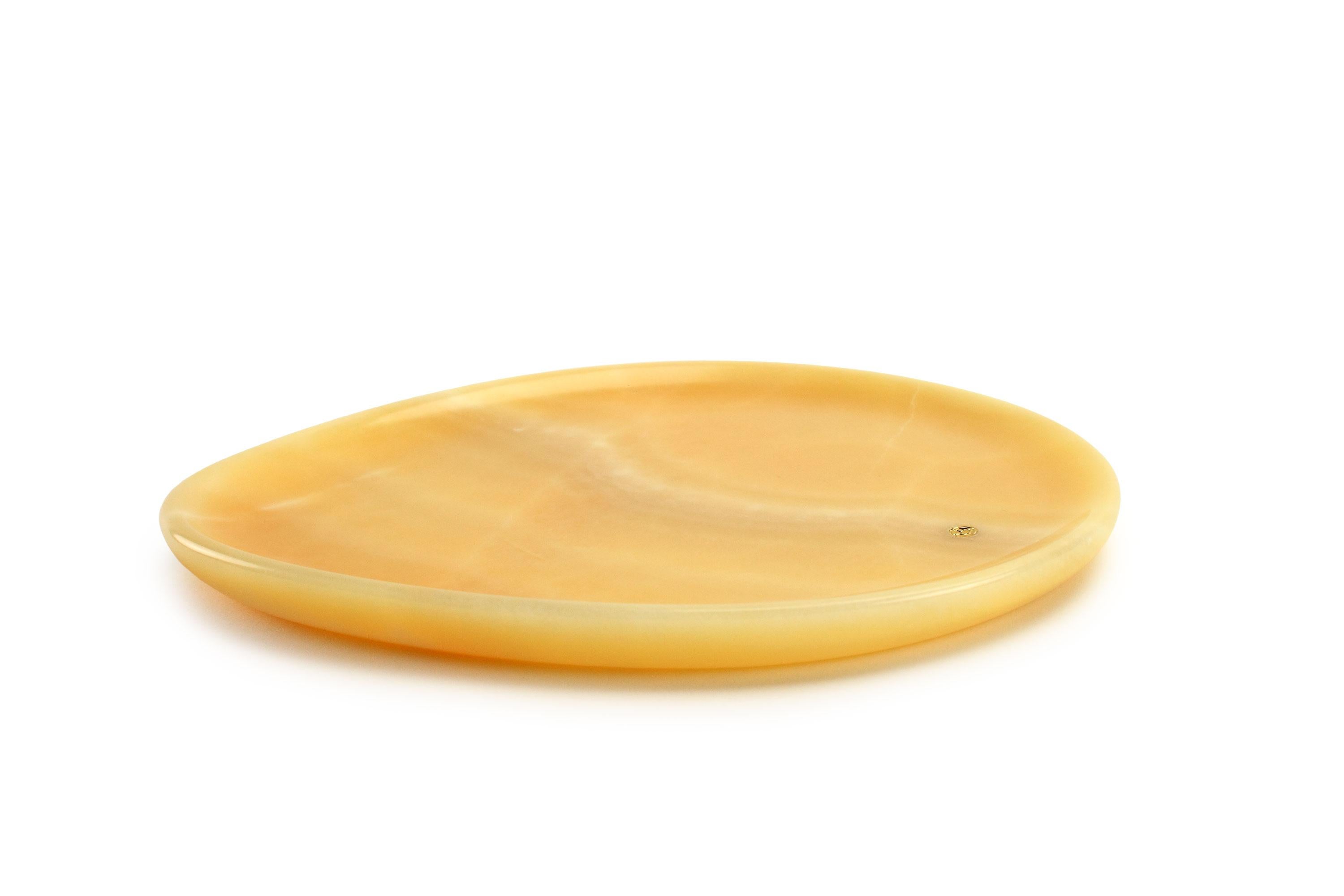Hand carved presentation plate from orange onyx. Multiple use as plates, platters and placers. The polished finishing underlines the transparency of the onyx making this a very precious object. 

Dimensions: Small L 24, W 20, H 1.8 cm, also