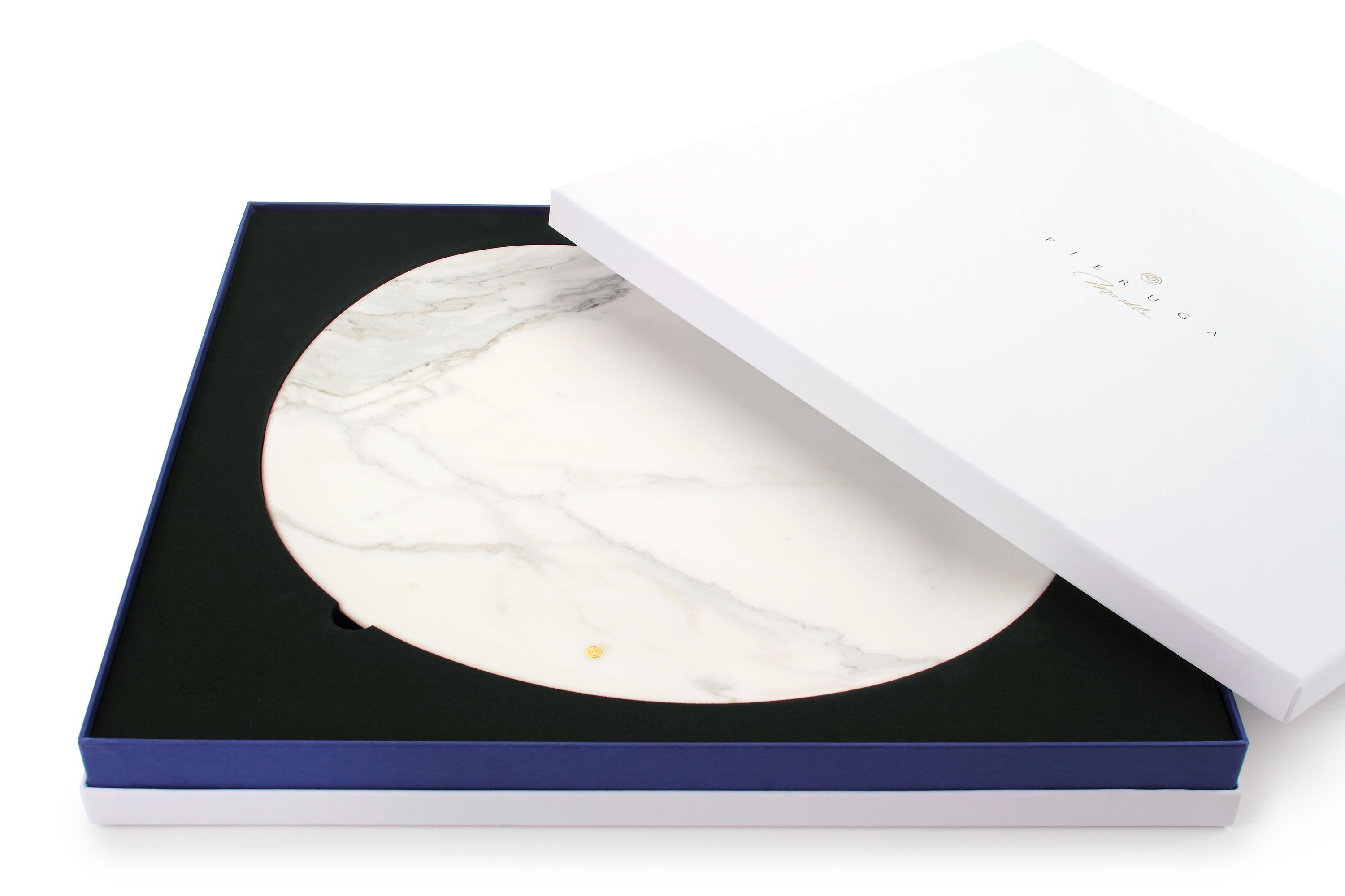 Intagliato a mano Piatto da portata Servizio da tavola Bianco Statuario Marmo da collezione Design Italia Fatto a mano in vendita