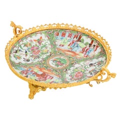 Assiette en porcelaine de Canton et plaque de bronze, vers 1880