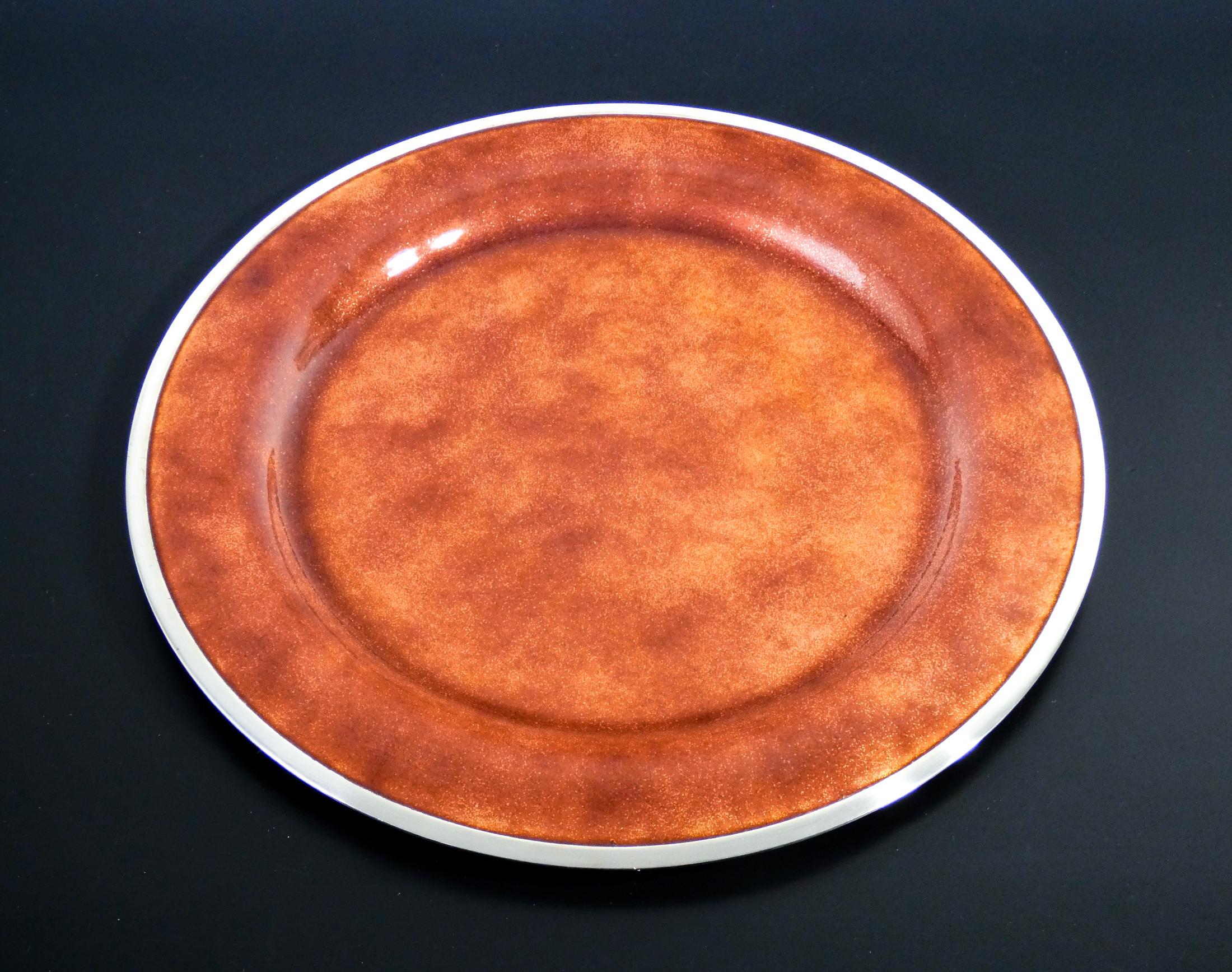 Placa de cobre esmaltado y plata,
diseño Mario MARÈ
para Egidio BROGGI .

ORIGEN
Milán, Italia

DISEÑADOR
Mario MARÈ
(Florencia 1921 - Milán 1993)

MARCA
Egidio BROGGI

MATERIALES
Cobre esmaltado y plata

DIMENSIONES
Ø 37,5 x H 1,5