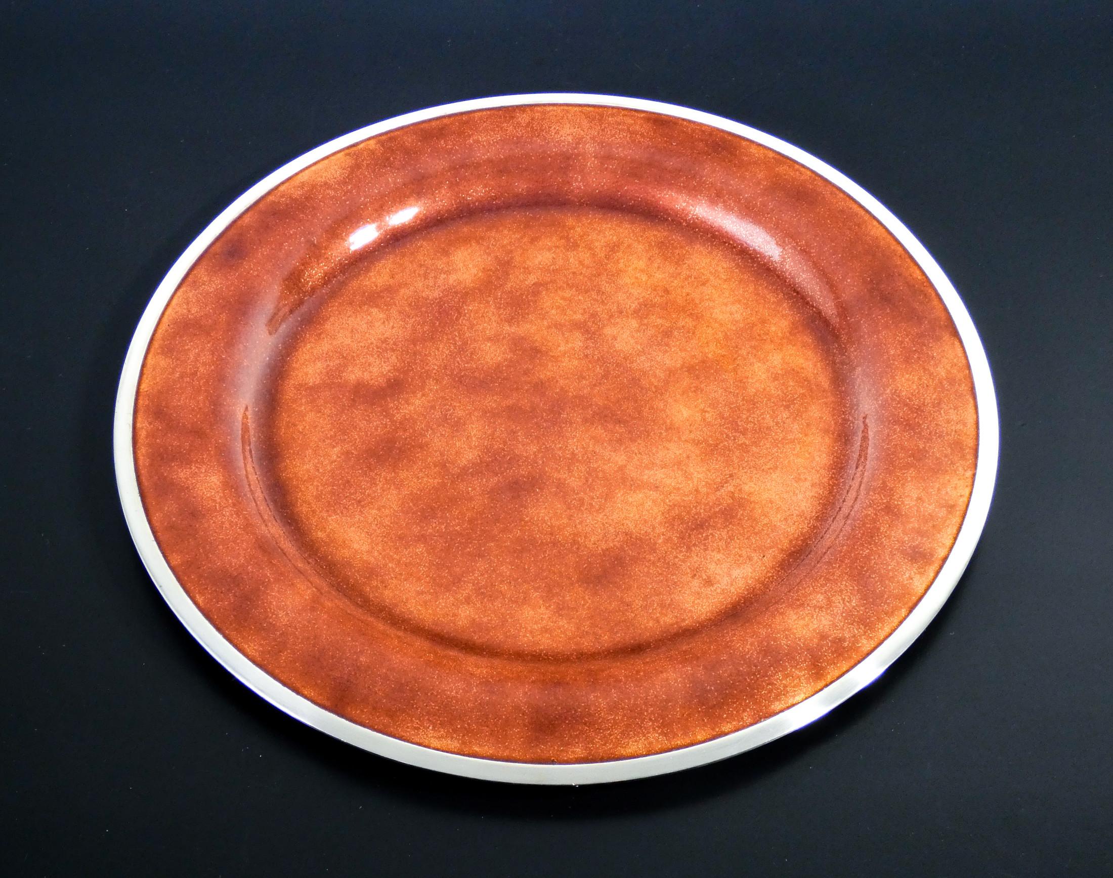 Plate in enamelled copper and silver,
design Mario MARÈ
for Egidio BROGGI .

ORIGIN
Milan, Italy

DESIGNER
Mario MARÈ
(Florence 1921 - Milan 1993)

BRAND
Egidio BROGGI

MATERIALS
Enameled copper and silver

DIMENSIONS
Ø 37.5 x H